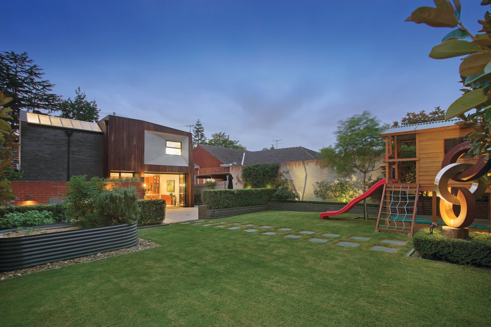 8 Munro Street, Kew East - Thumbnail 3