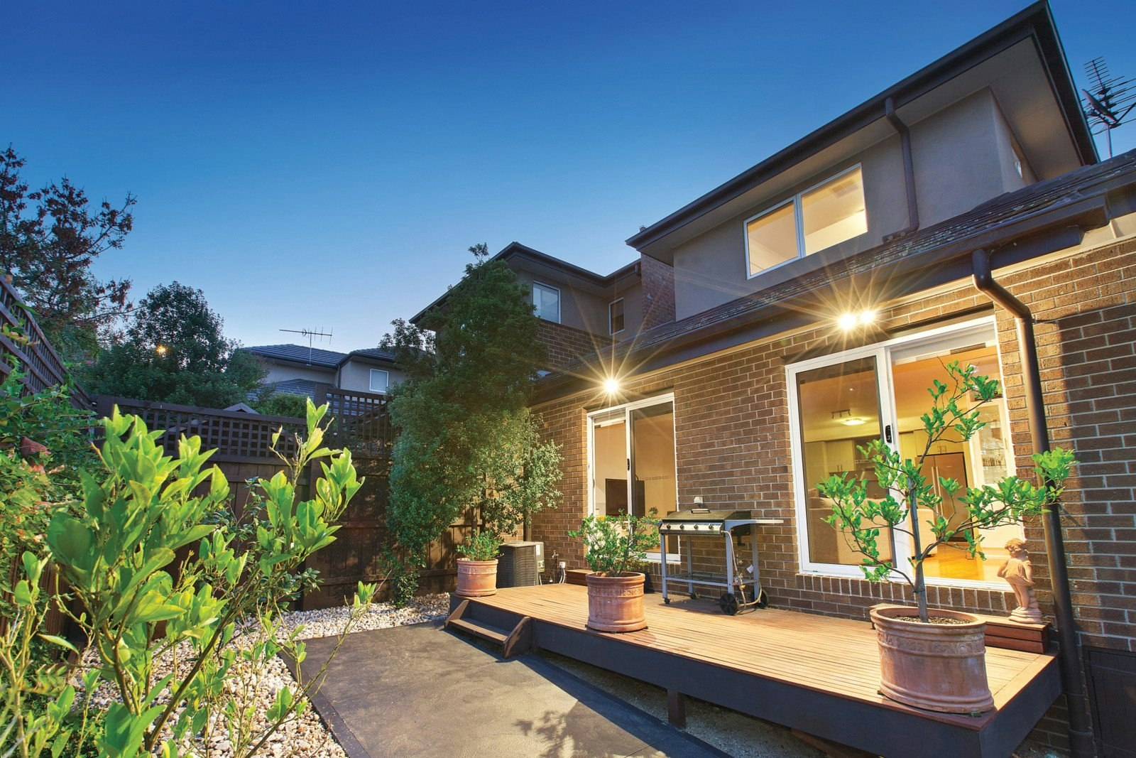 2A Violet Grove, Kew East, VIC