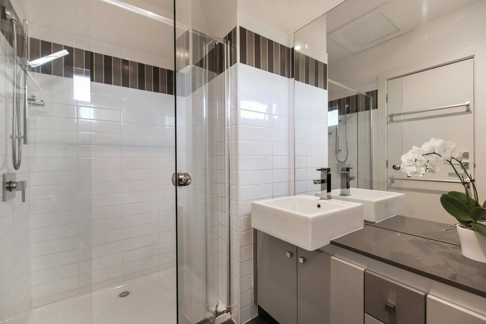 2A Violet Grove, Kew East, VIC