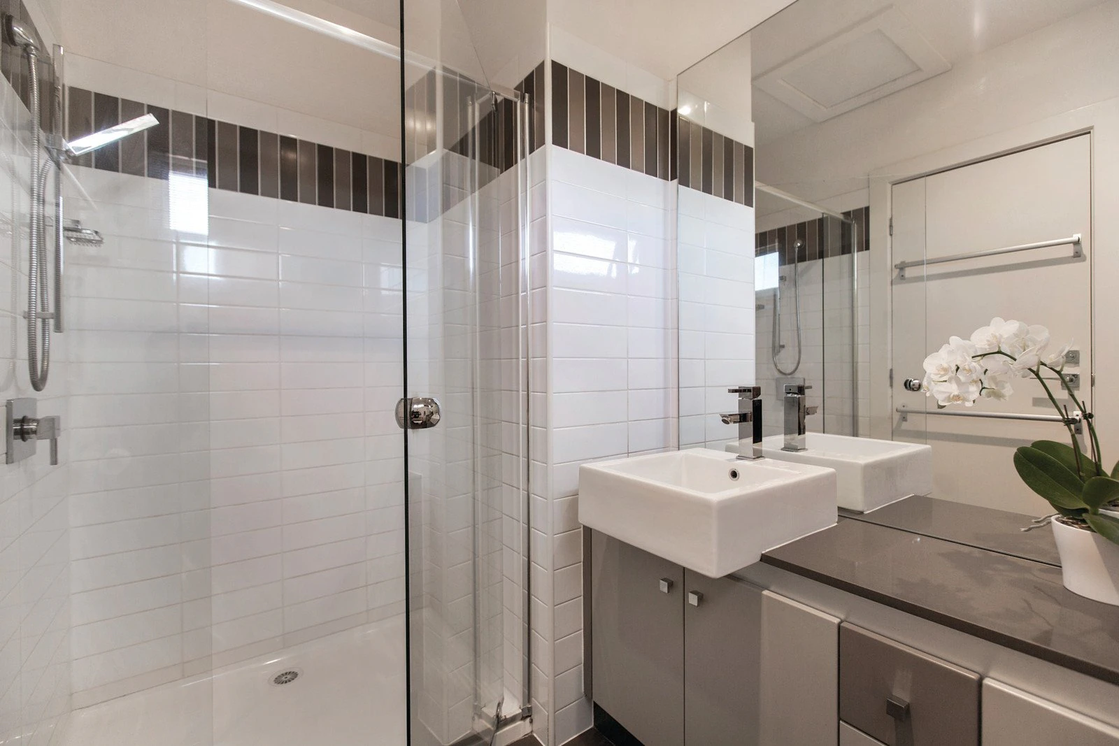 2A Violet Grove, Kew East, VIC