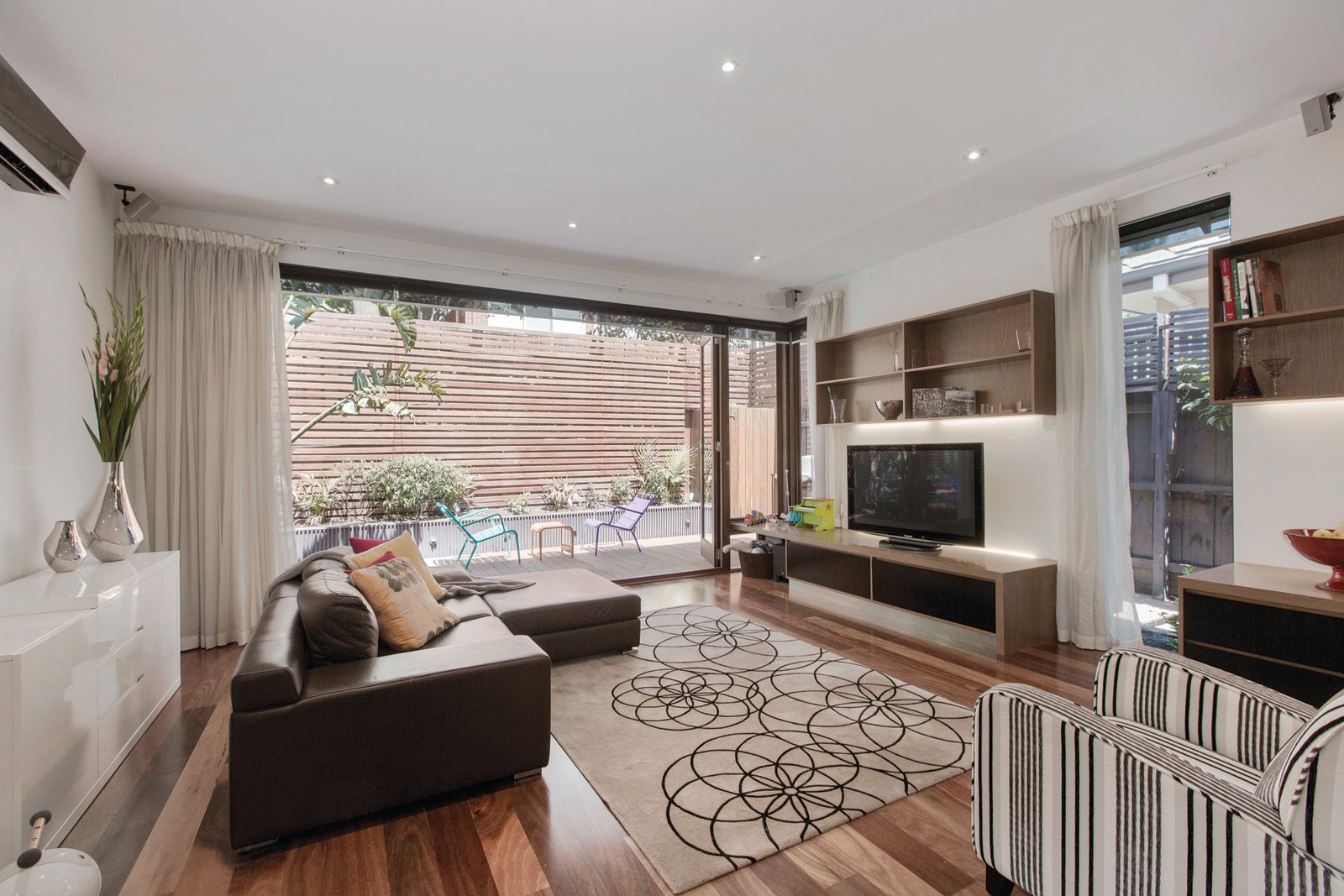 24 Ruabon Road, Toorak - Thumbnail 3