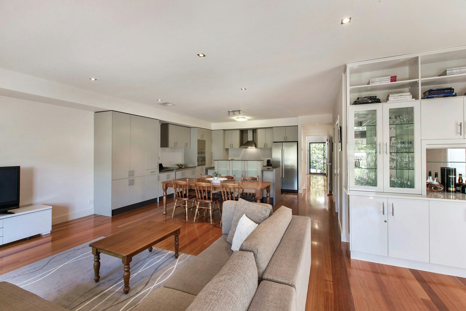 2A Violet Grove, Kew East, VIC