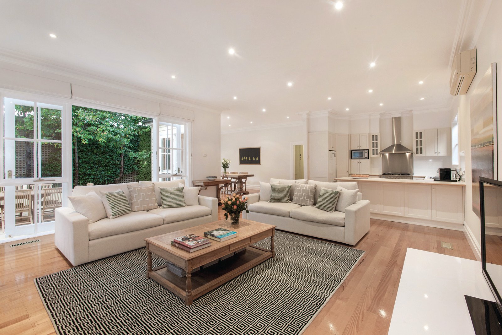 6 Illawarra Road, Hawthorn - Thumbnail 2