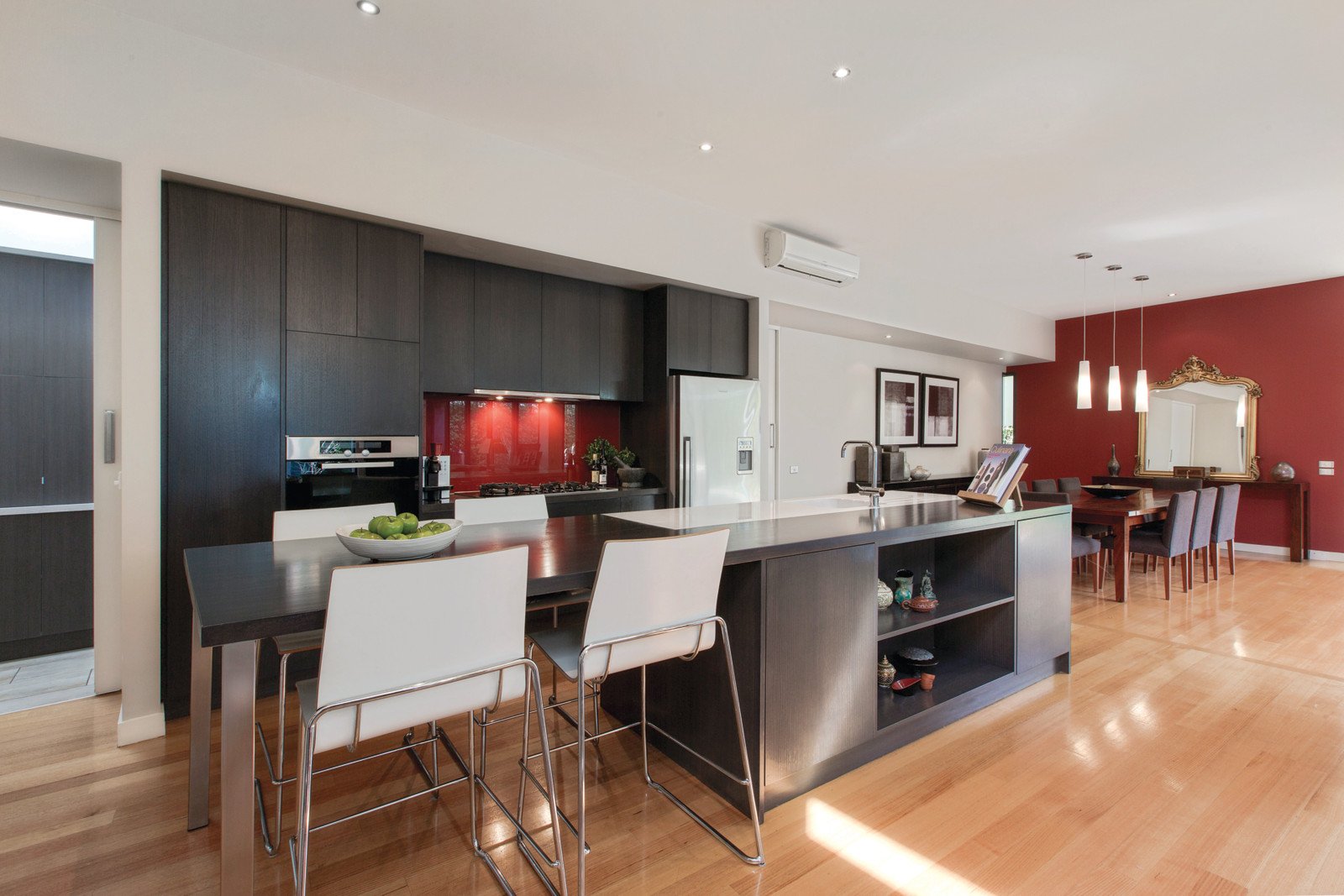 92 Highfield Road, Canterbury - Thumbnail 2