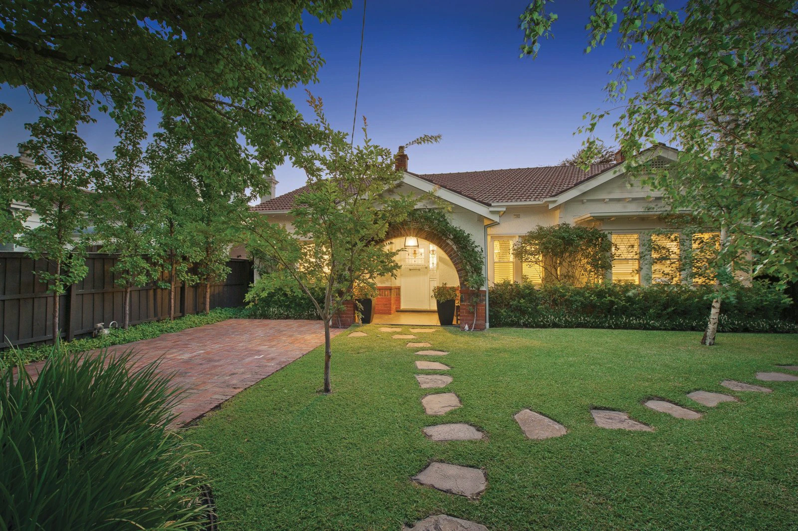 6 Royal Crescent, Armadale, VIC