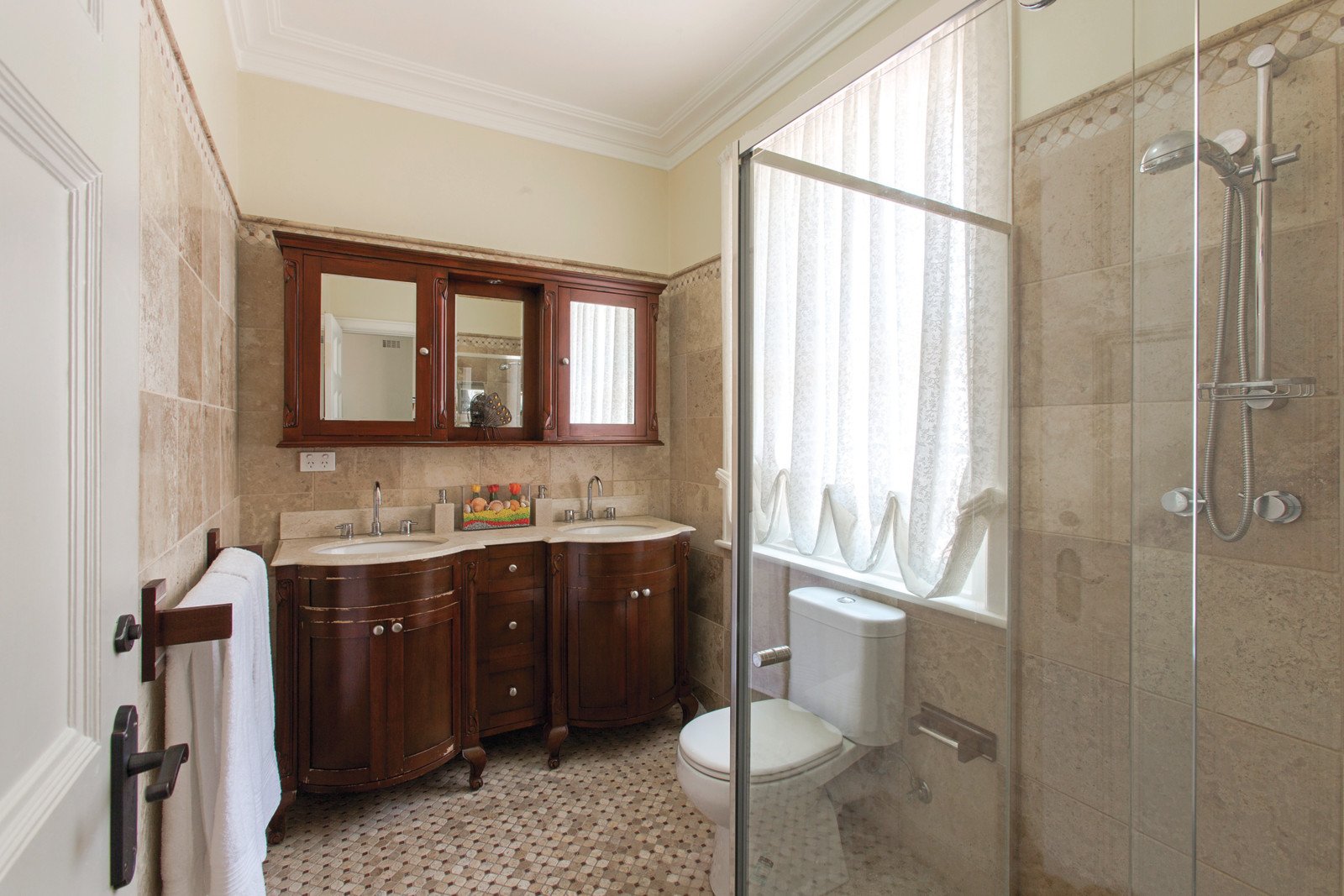 1 Page Avenue, Kew East - Thumbnail 5