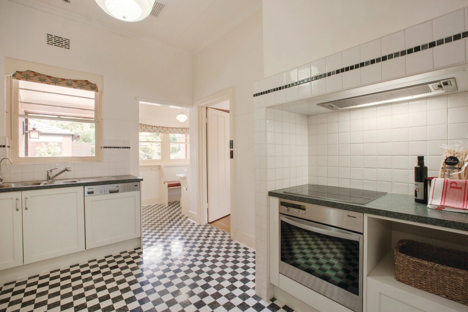 27 Douglas Street, Malvern East, VIC