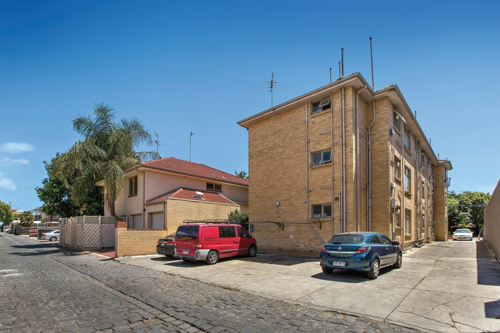 1-12/19 Pine Avenue, Elwood, VIC