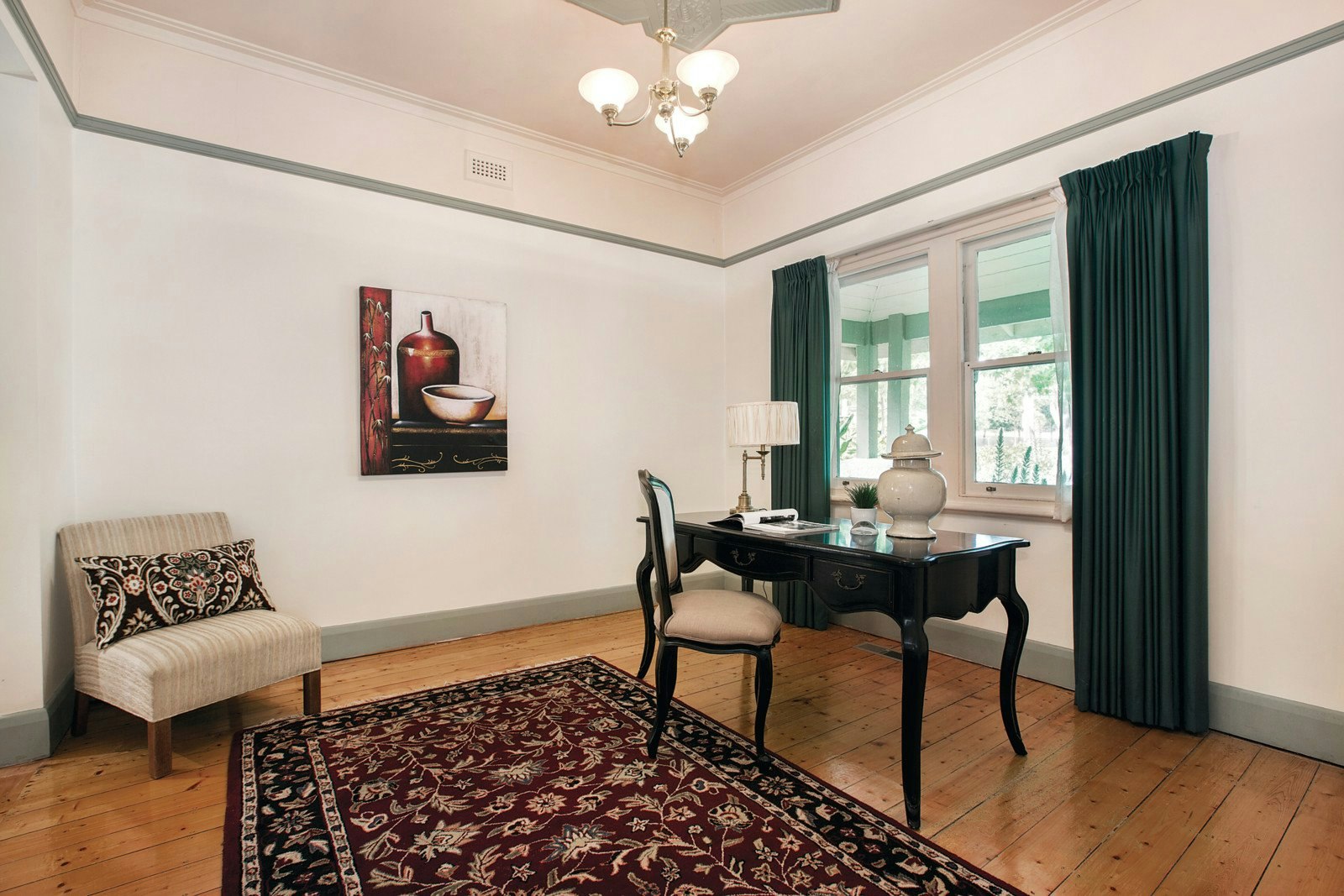 4 Carlyle Crescent, Mont Albert, VIC