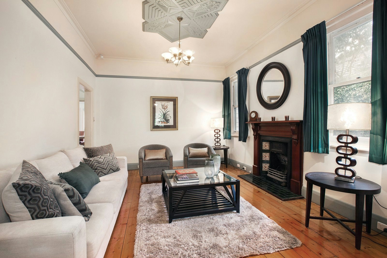 4 Carlyle Crescent, Mont Albert, VIC