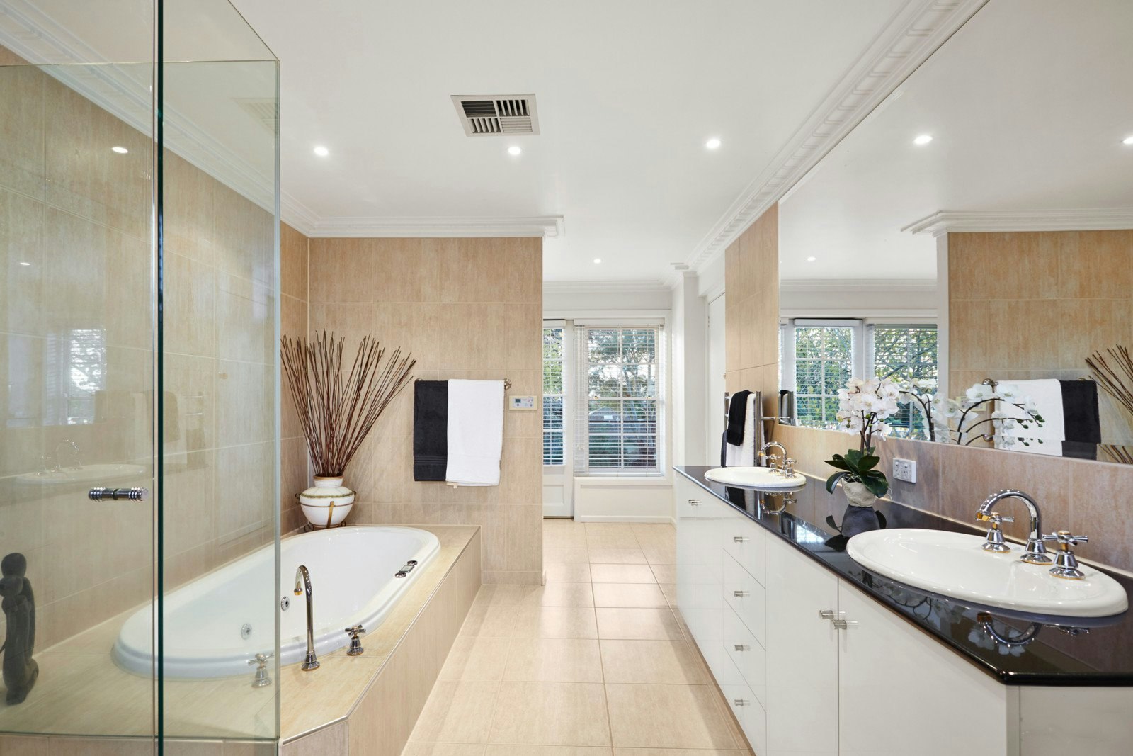 12 Kenmare Street, Mont Albert, VIC