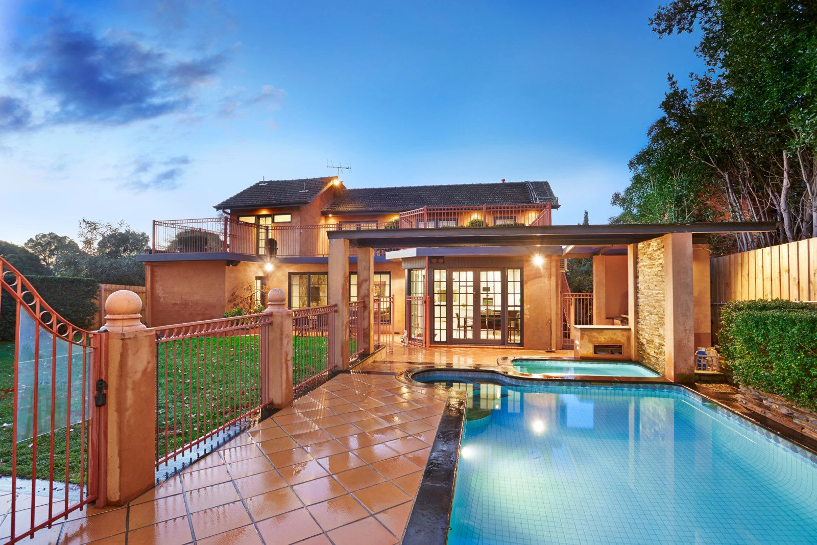 12 Kenmare Street, Mont Albert, VIC