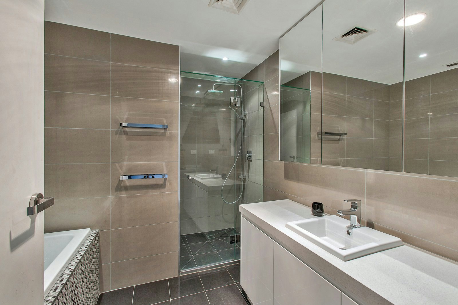 28/73 Queens Road, Melbourne, VIC