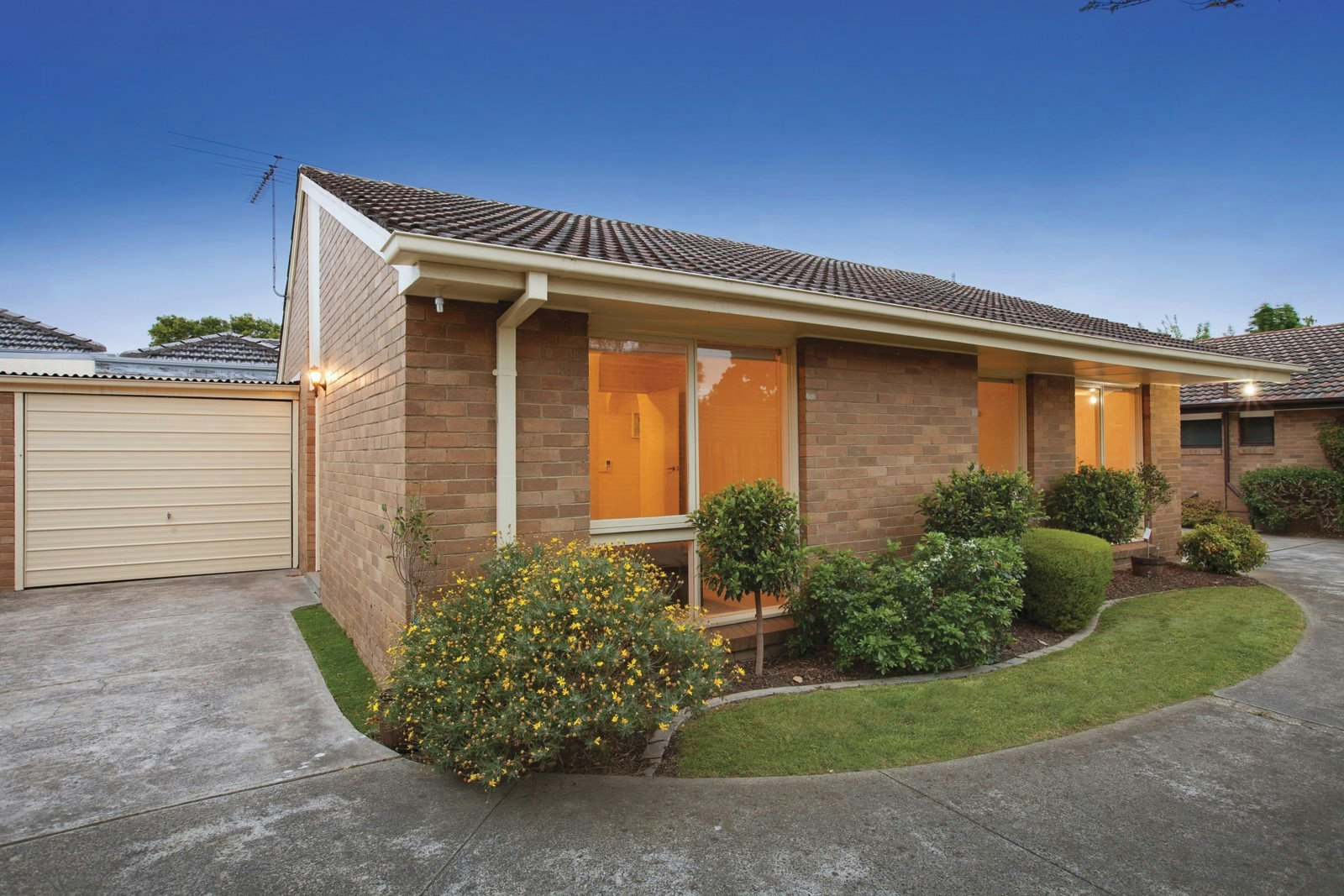 2/10 Tyndall Street, Surrey Hills, VIC