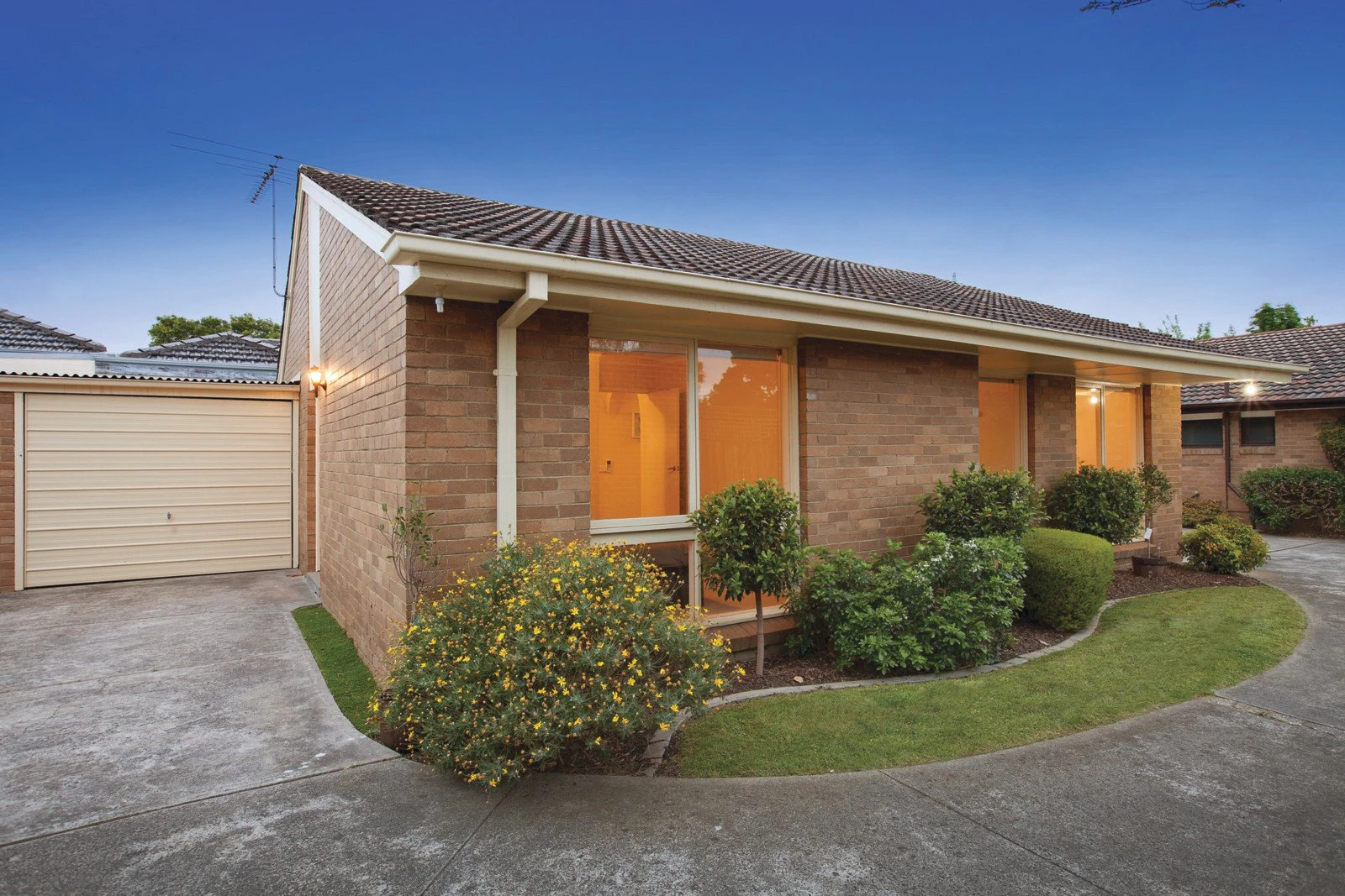 2/10 Tyndall Street, Surrey Hills, VIC