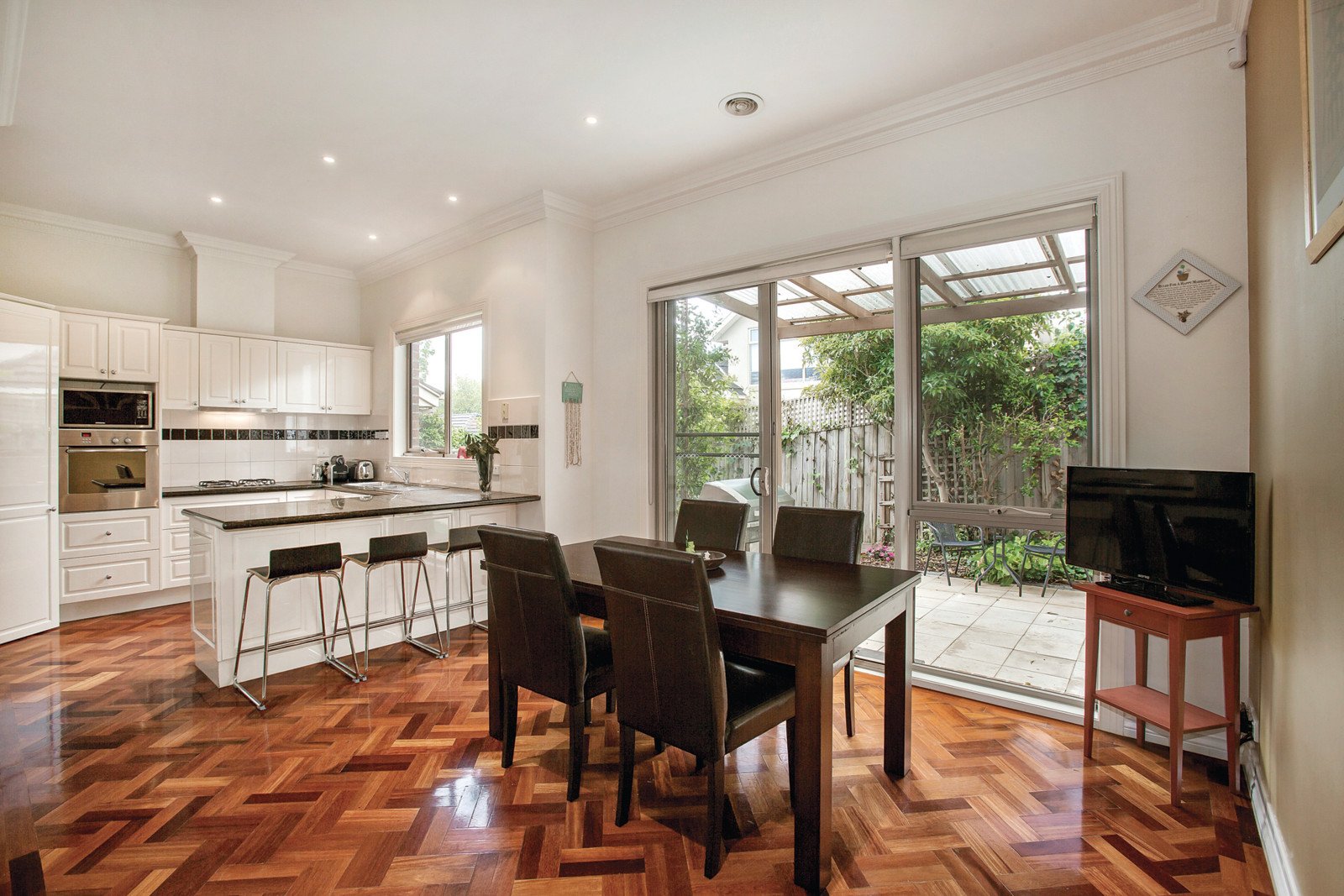 2/30 Broughton Road, Surrey Hills - Thumbnail 2