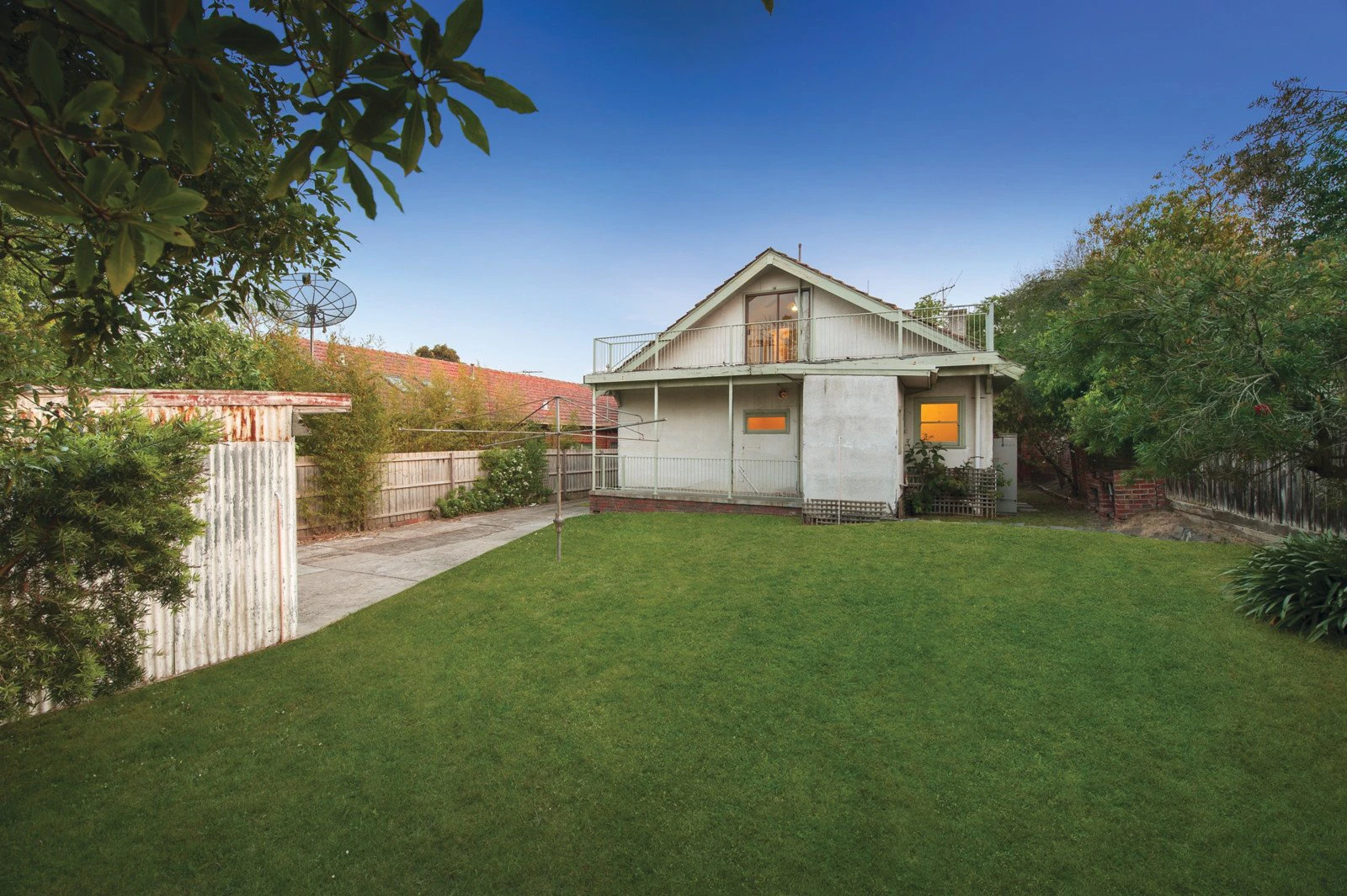 33 Rothesay Avenue, Malvern East, VIC