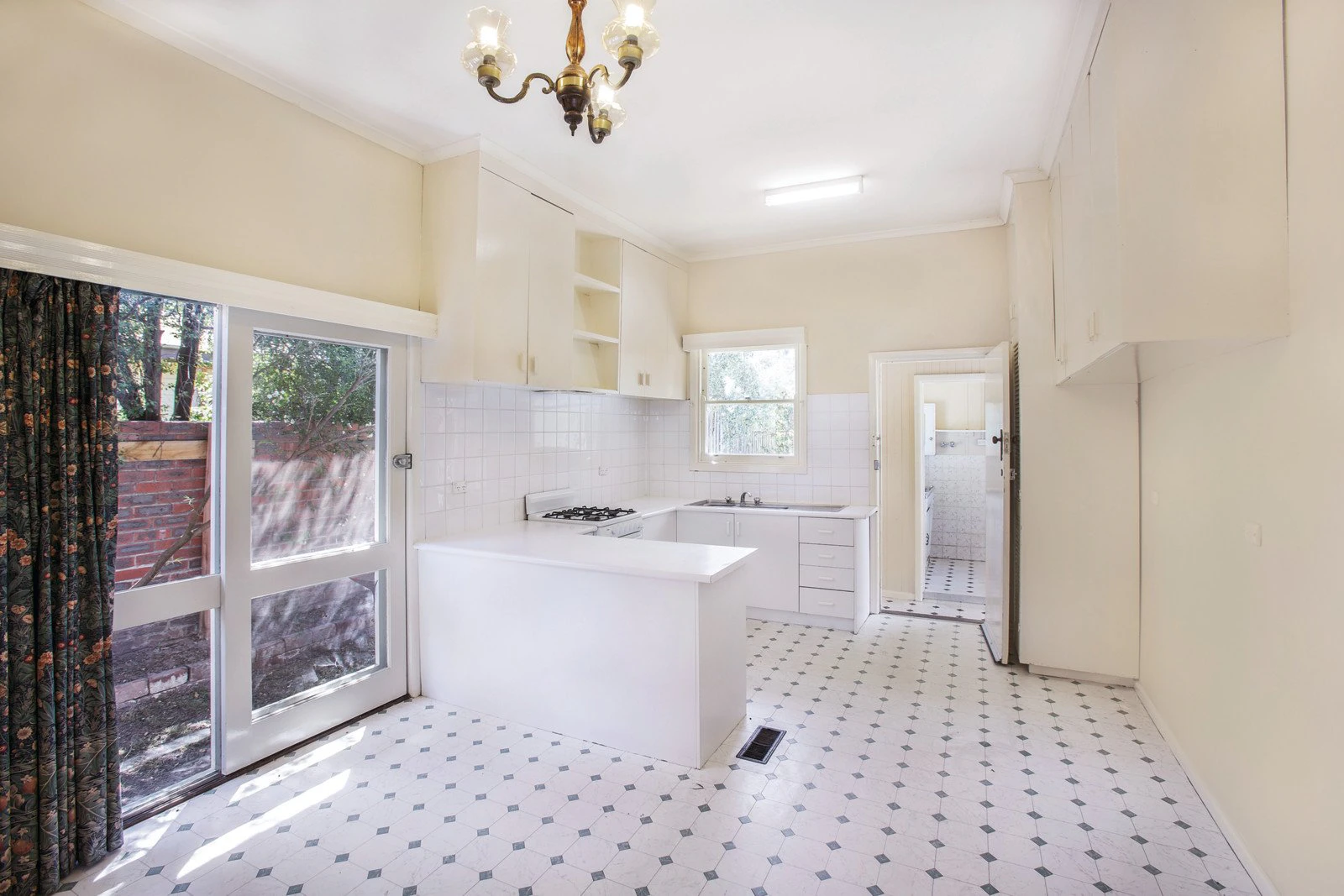 33 Rothesay Avenue, Malvern East, VIC