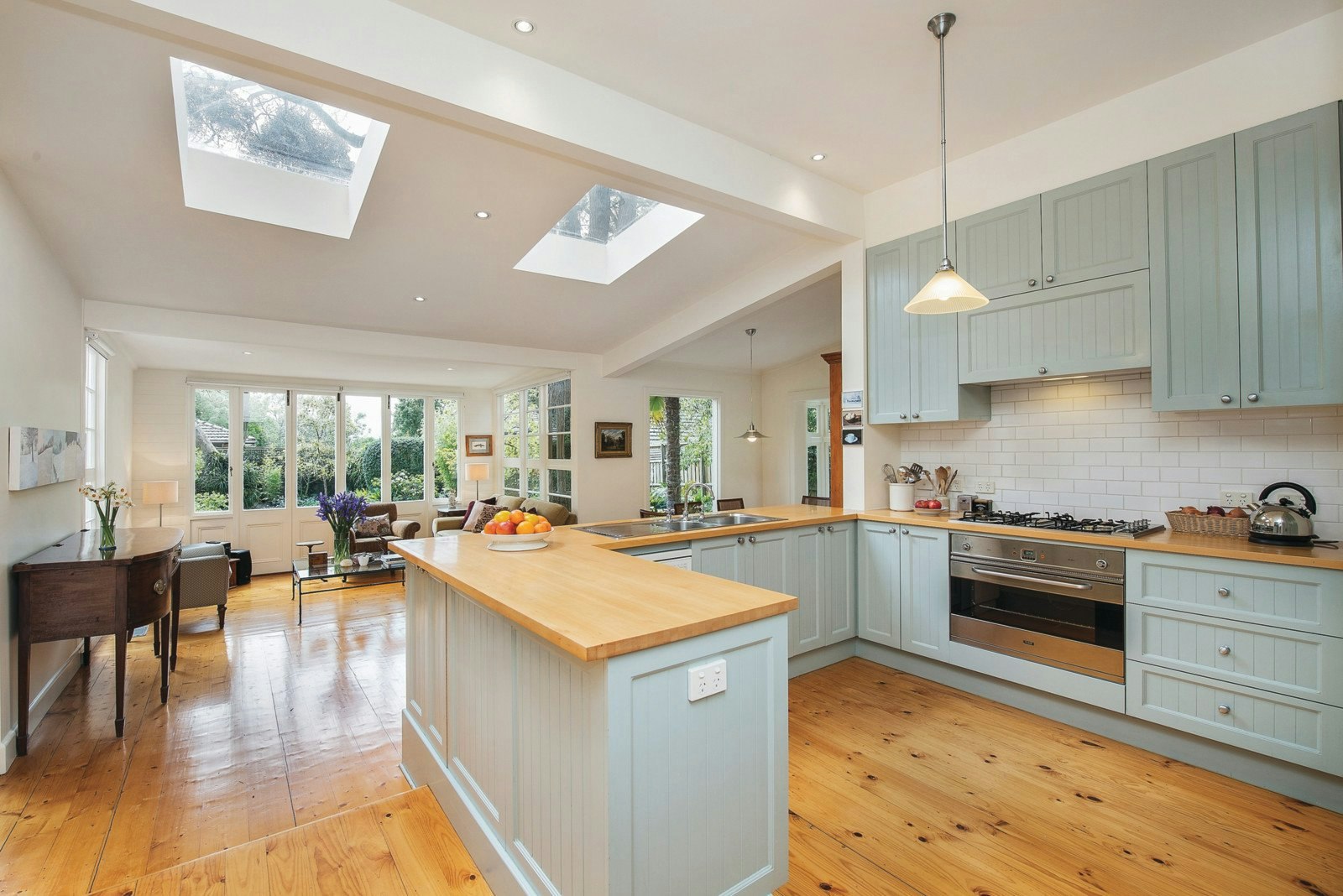 17 Kent Road, Surrey Hills, VIC