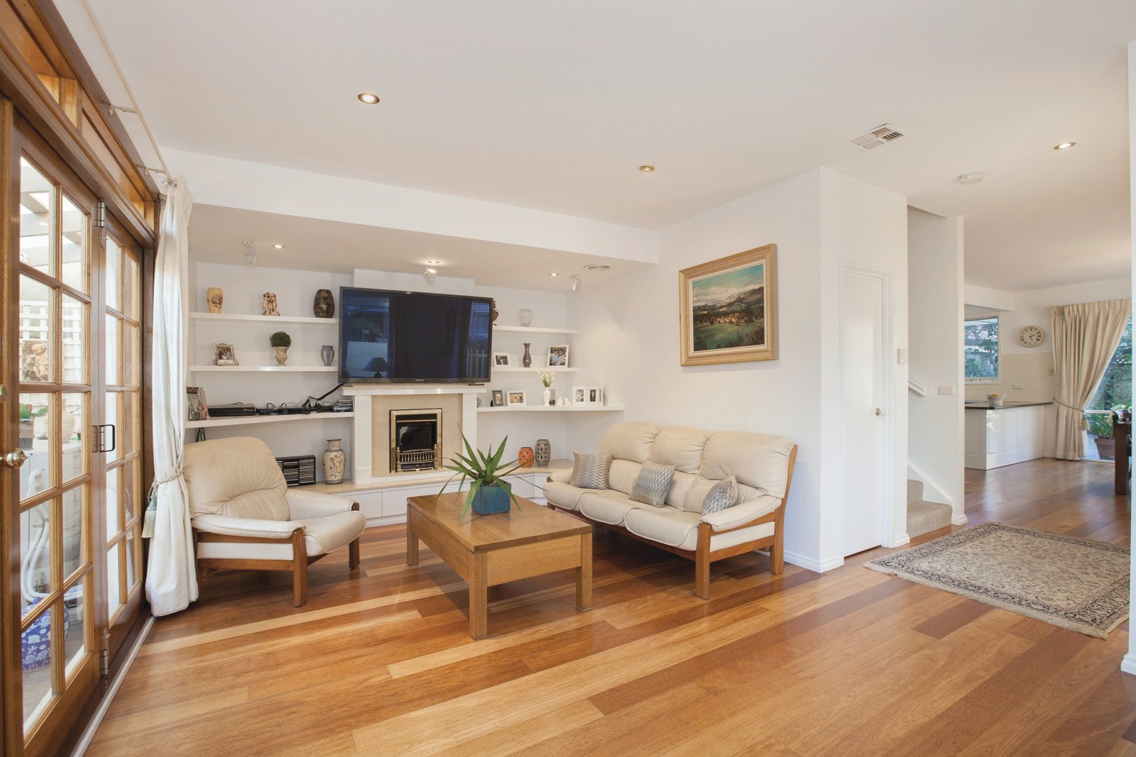 2 Adams Place, Port Melbourne - Thumbnail 2