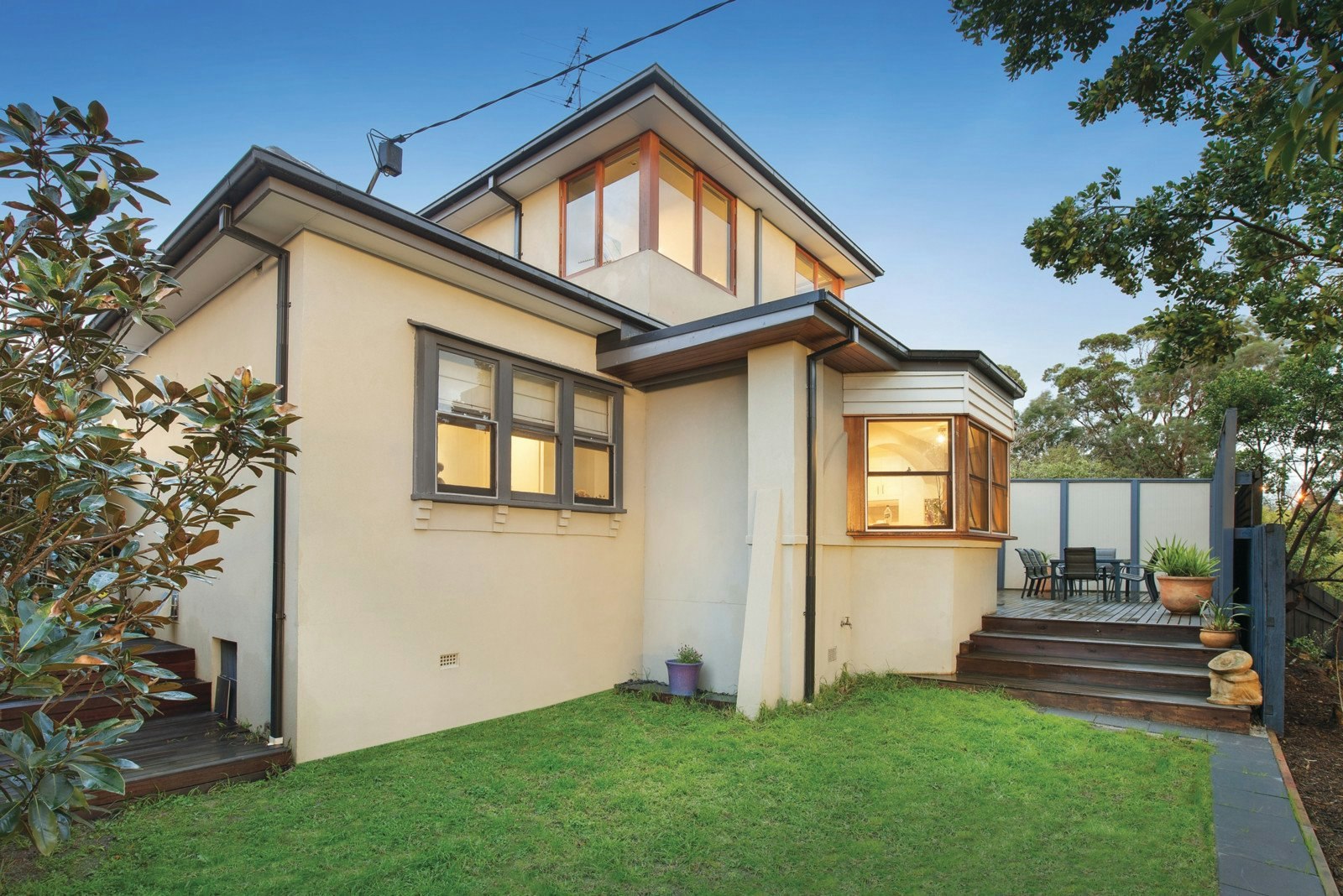 10 Montague Avenue, Glen Iris, VIC