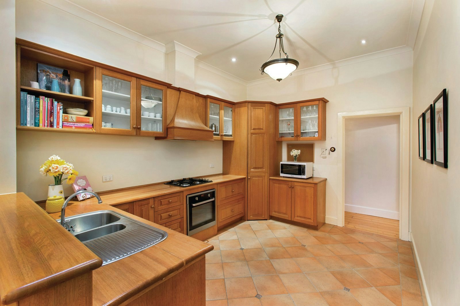 2 Denman Avenue, Glen Iris, VIC