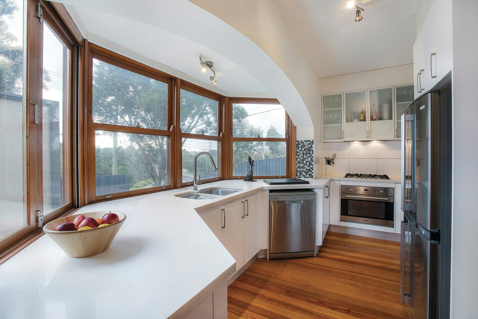 10 Montague Avenue, Glen Iris, VIC