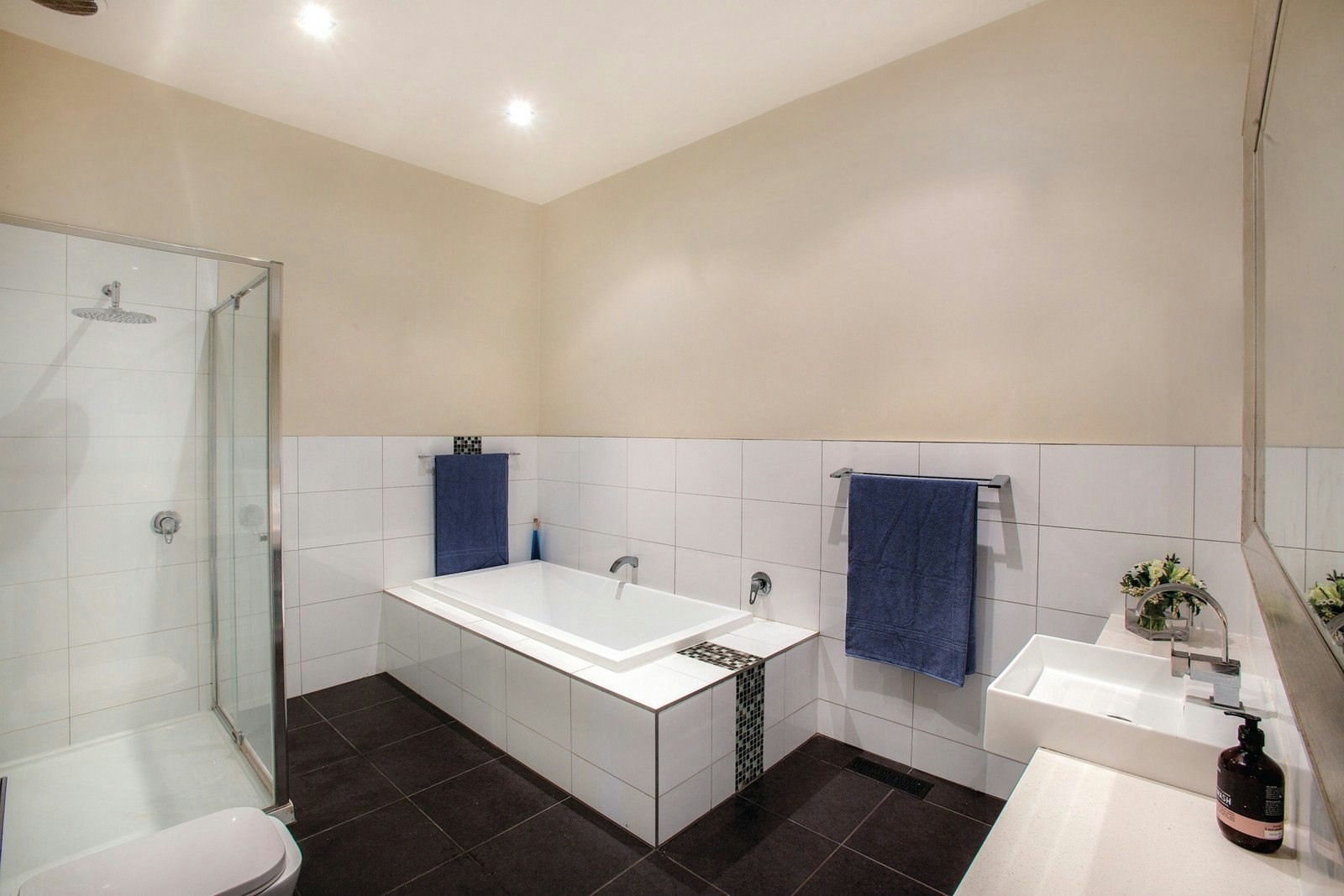 10 Montague Avenue, Glen Iris, VIC