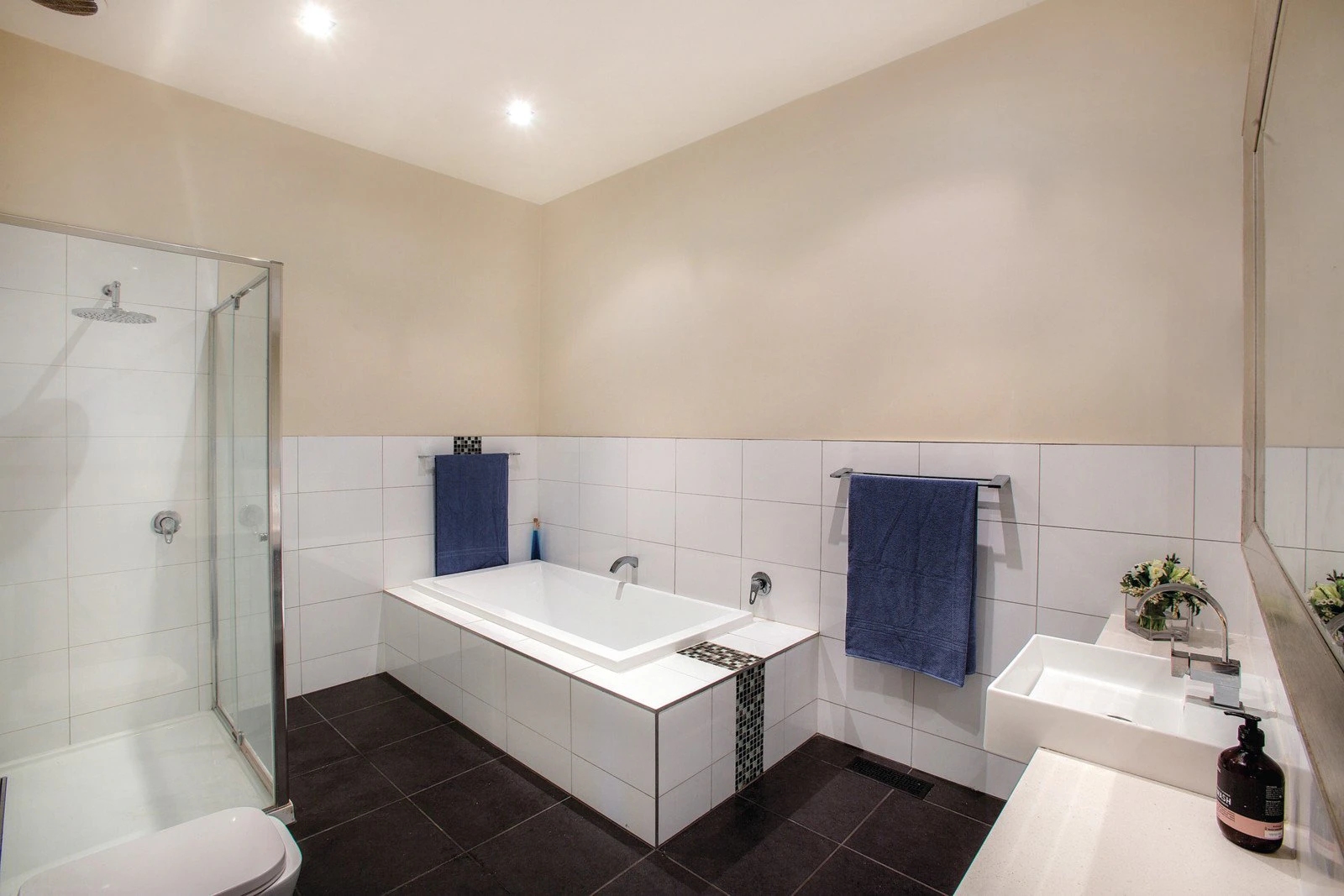 10 Montague Avenue, Glen Iris, VIC