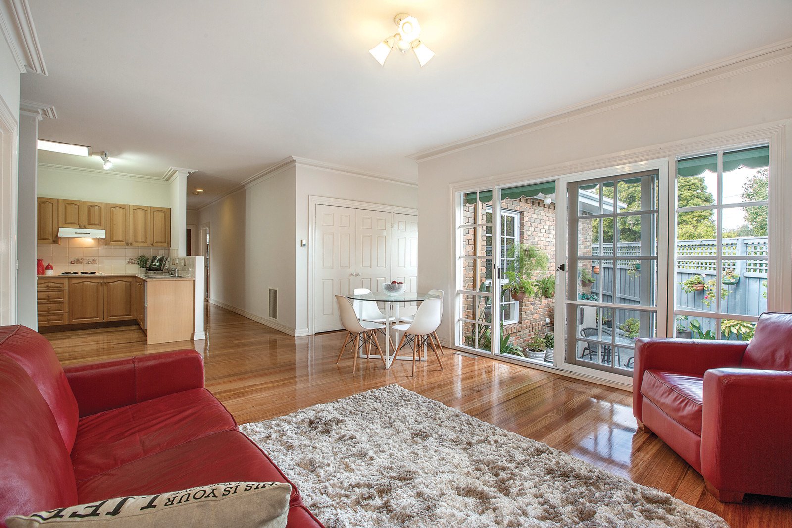 1/2 Wolseley Close, Mont Albert - Thumbnail 2