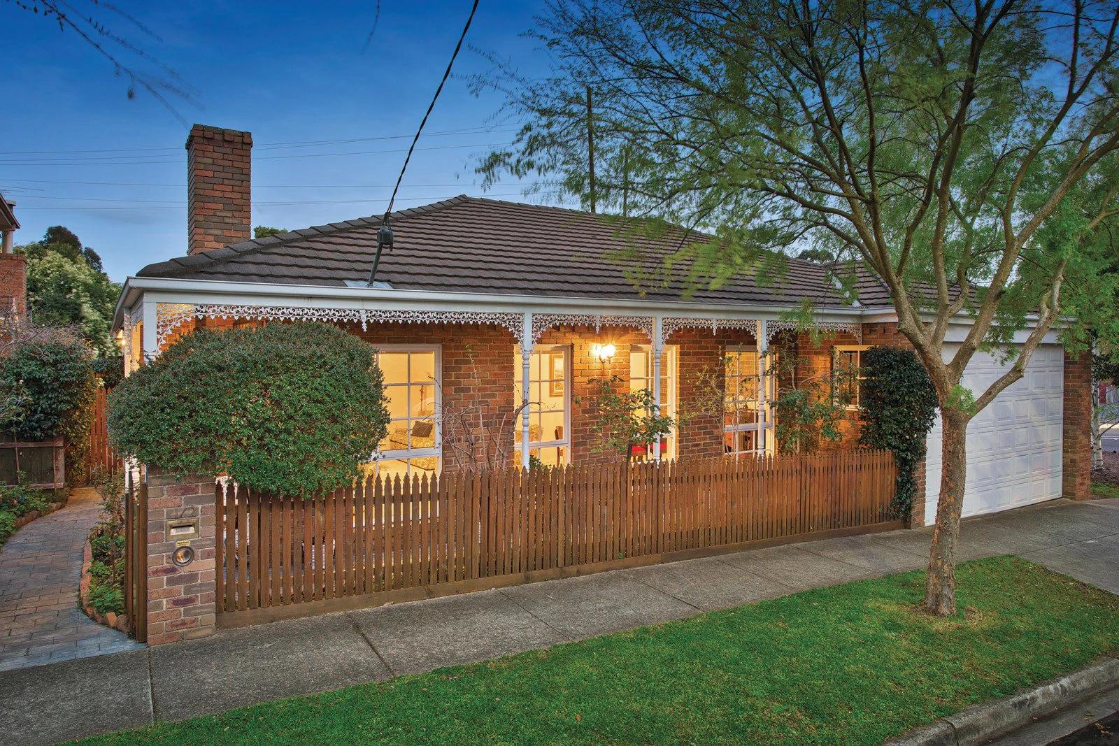 1/2 Wolseley Close, Mont Albert, VIC