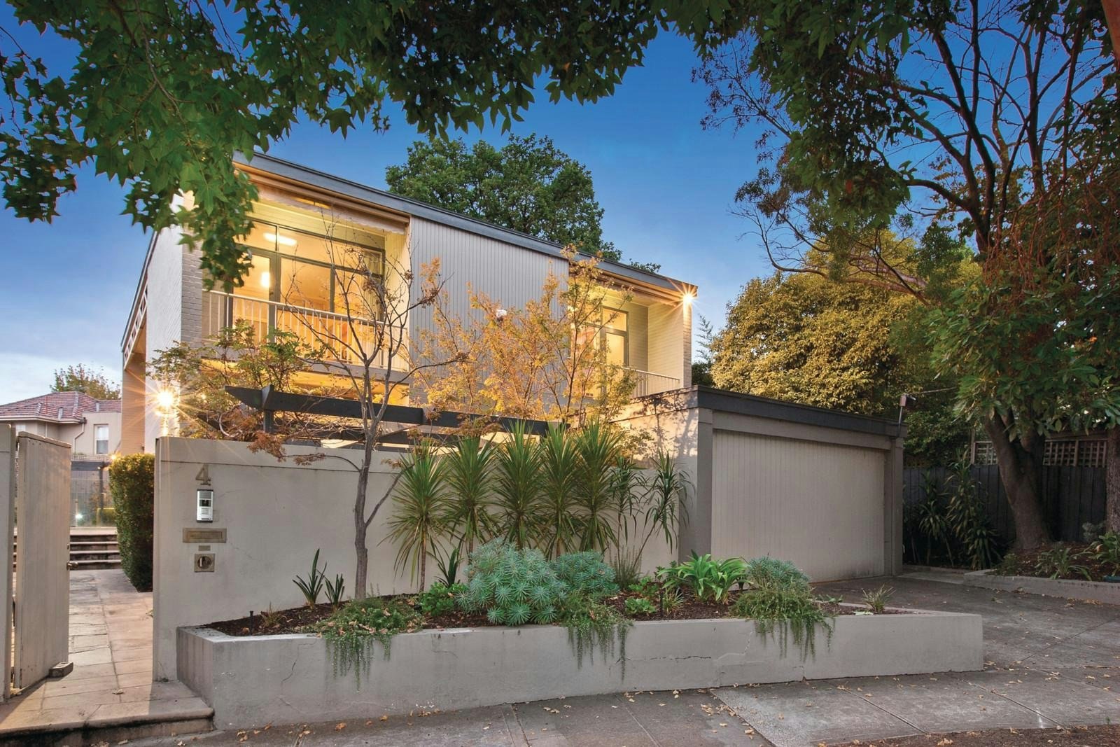 4 Woorigoleen Road, Toorak, VIC