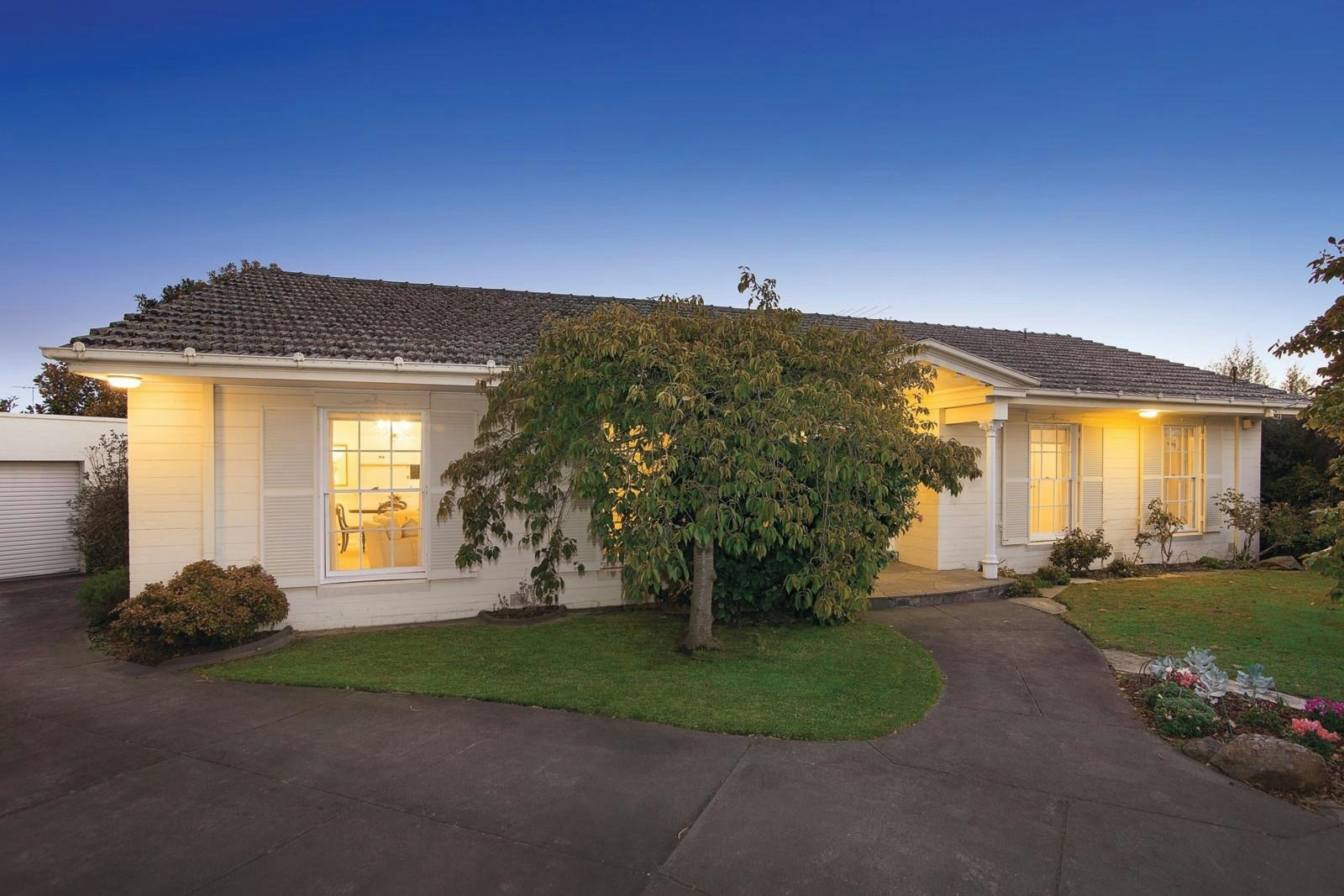 8 Matlock Court, Caulfield North, VIC