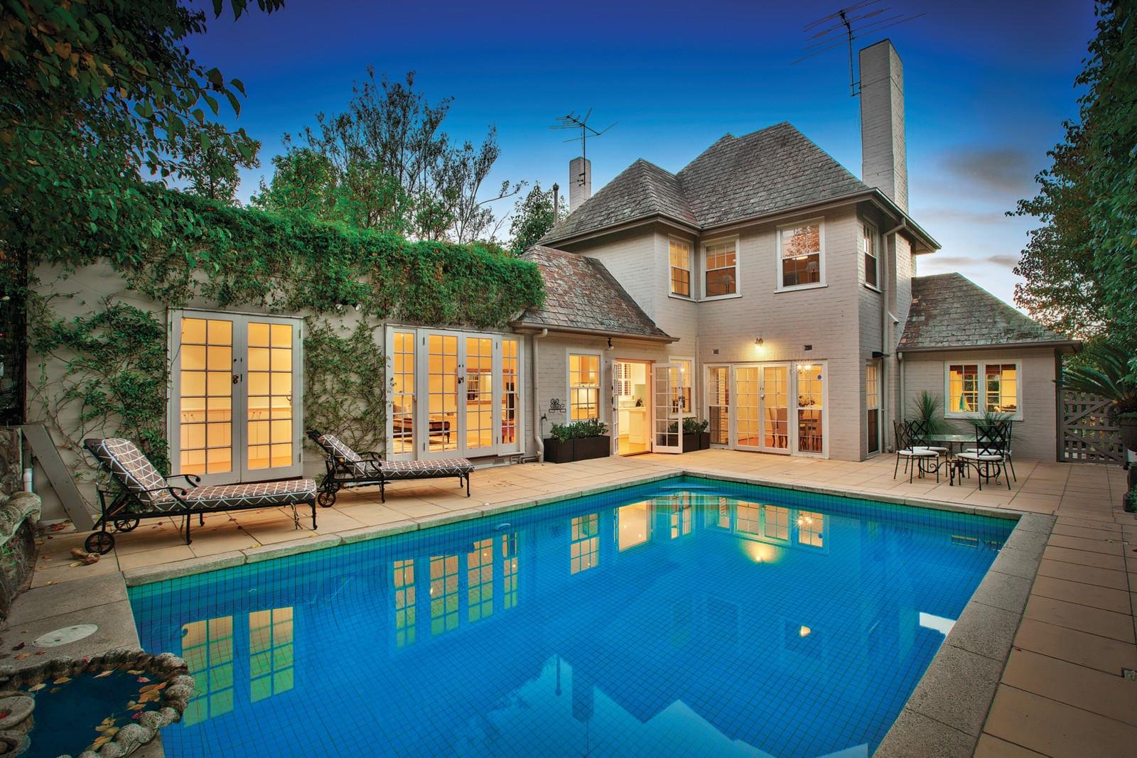 10 Merriwee Crescent, Toorak - Thumbnail 2
