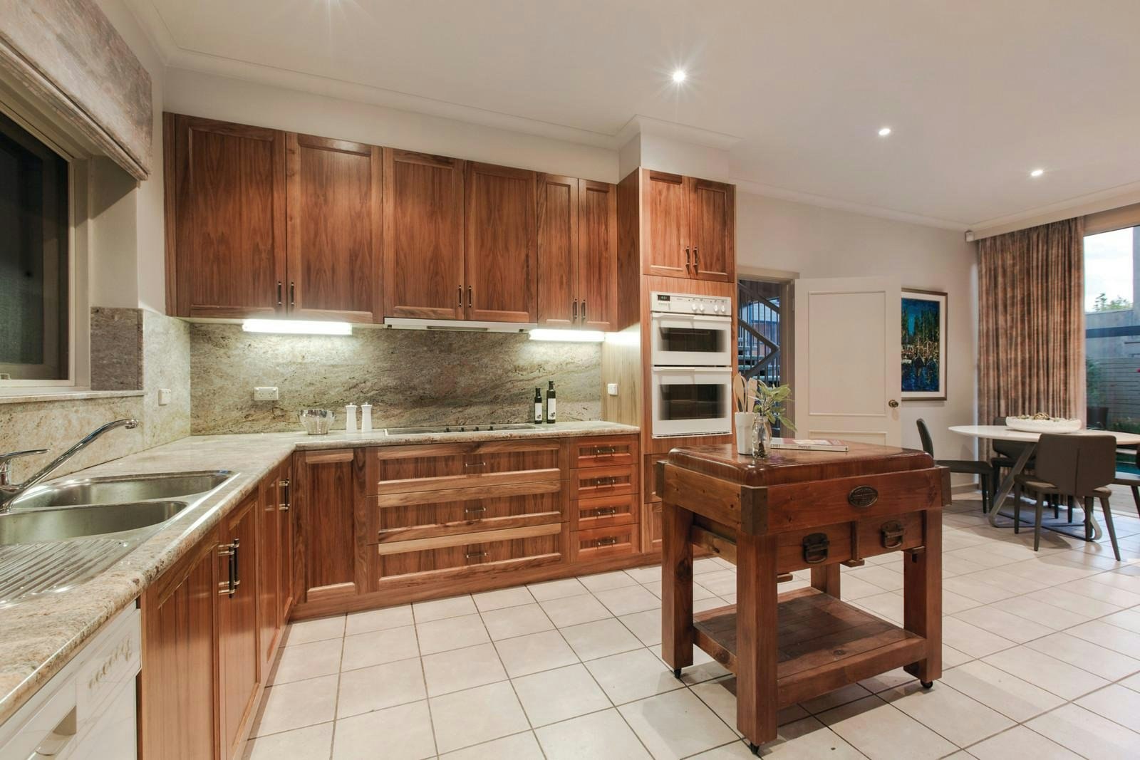 4 Woorigoleen Road, Toorak, VIC