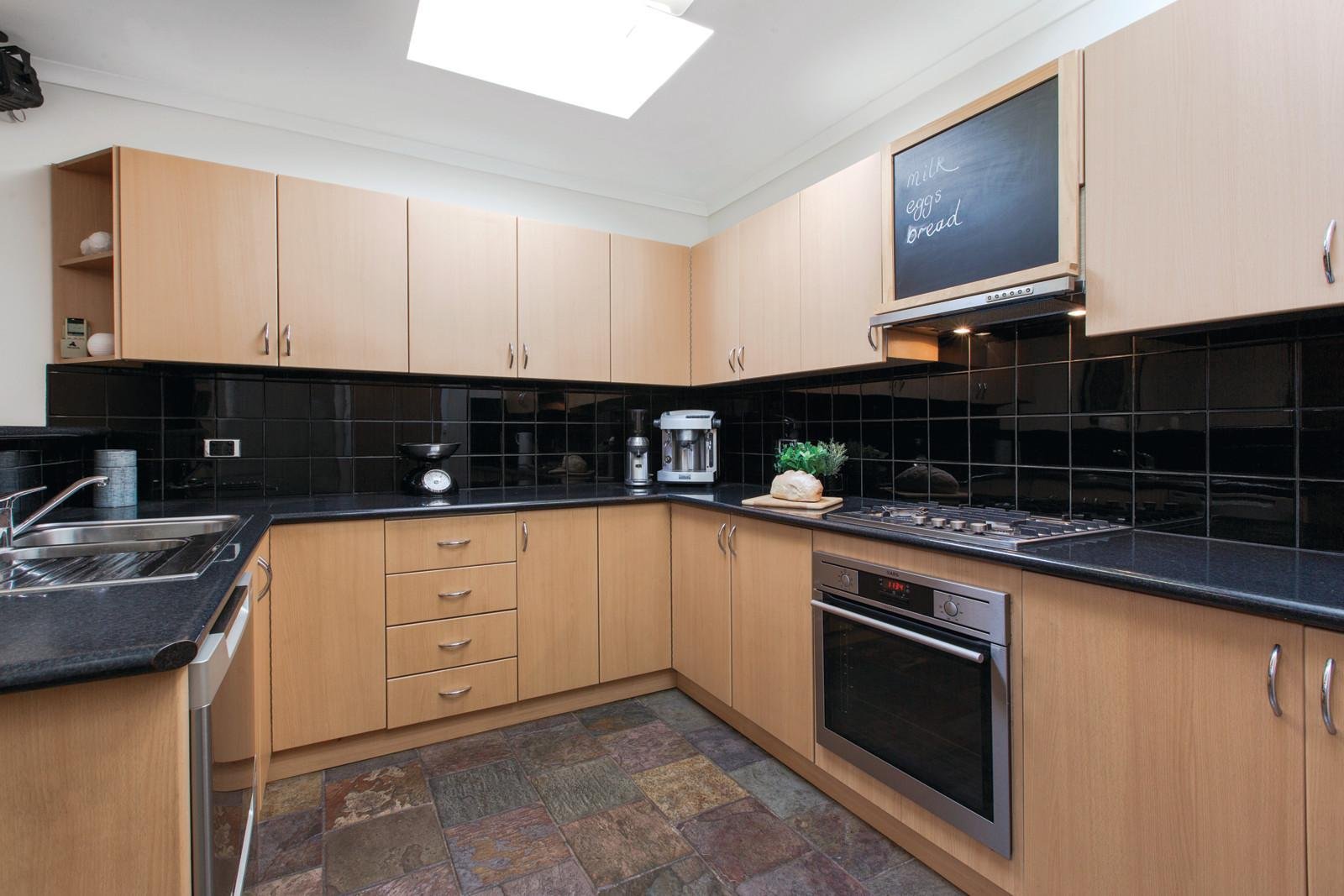 2 Haynes Crescent, Glen Iris - Thumbnail 3