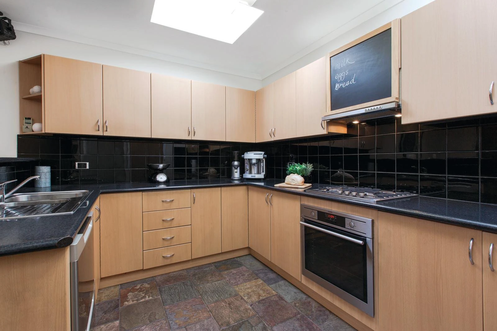 2 Haynes Crescent, Glen Iris, VIC