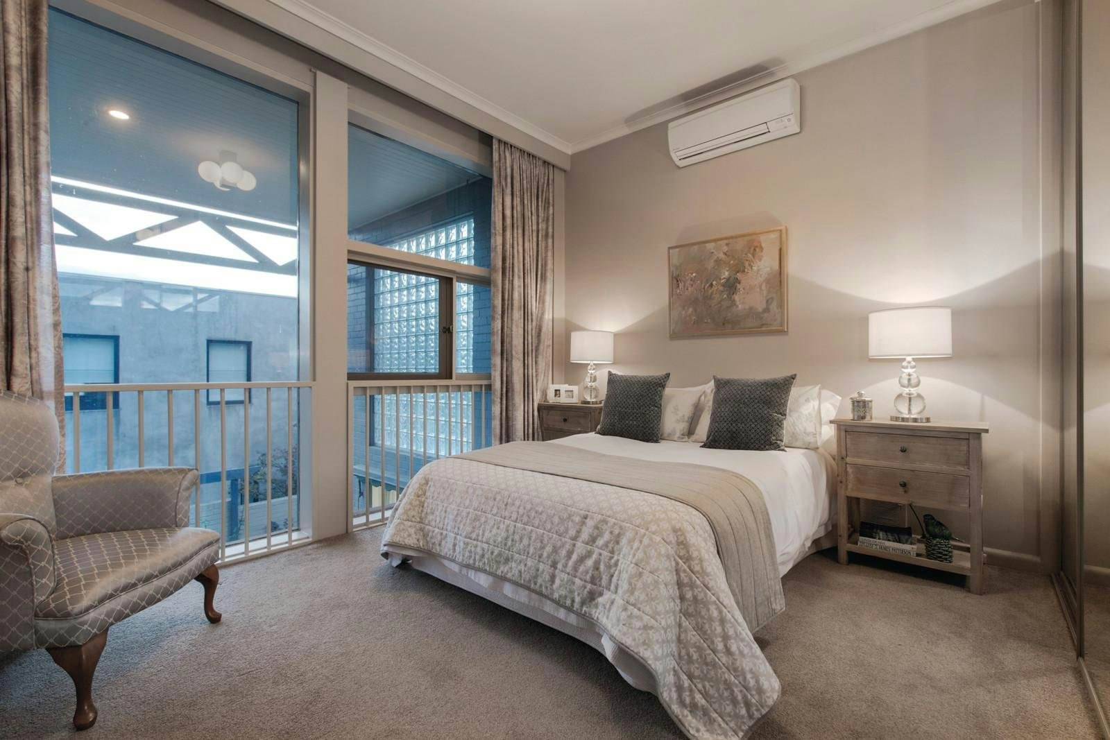 4 Woorigoleen Road, Toorak, VIC