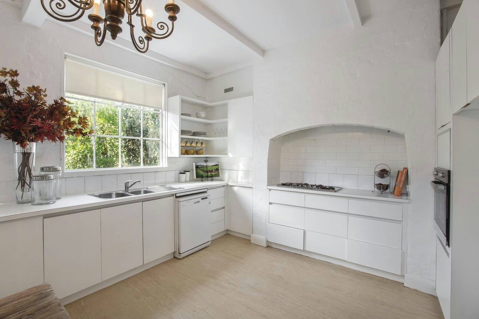 4 Mathoura Road, Toorak, VIC