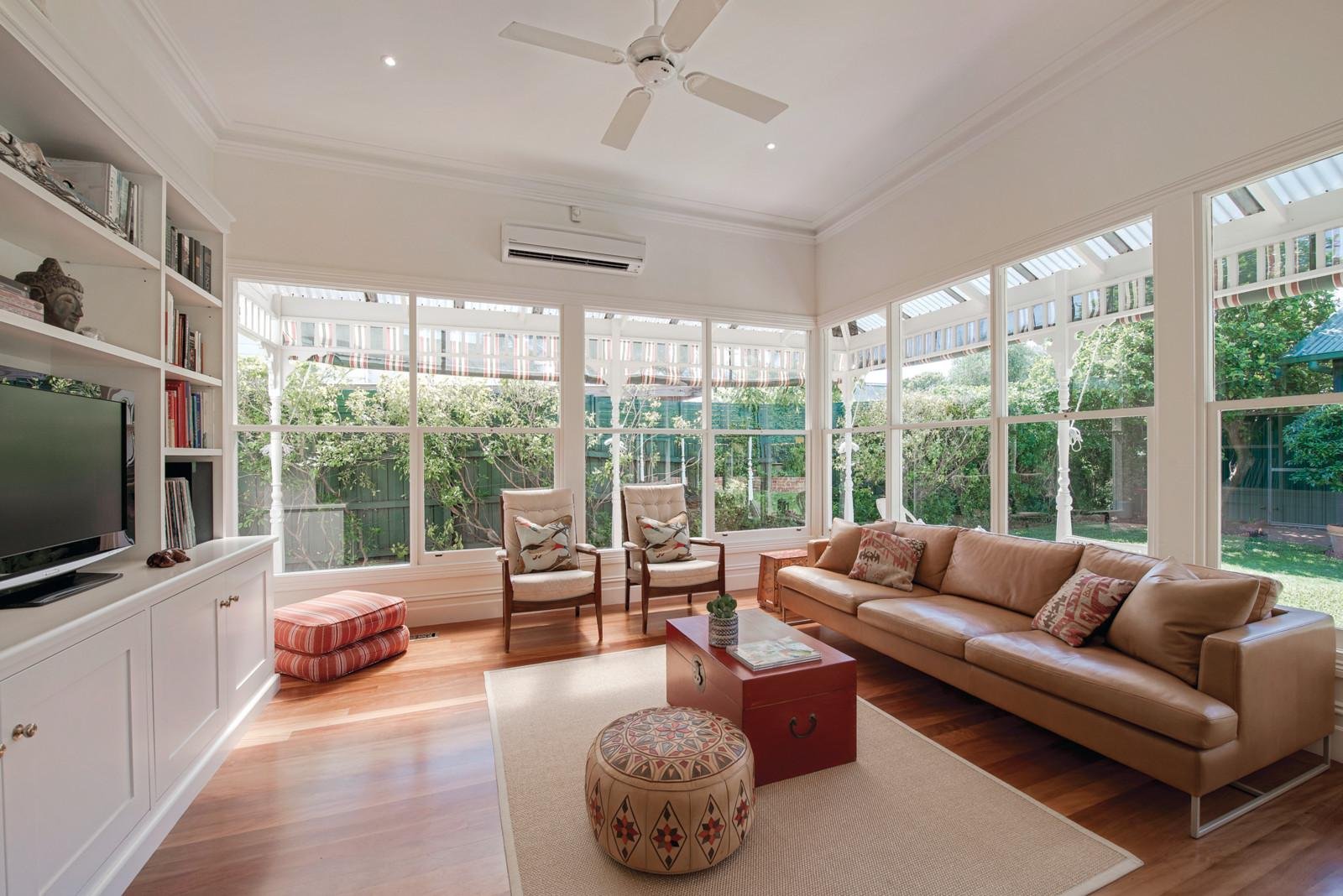 11 Holywood Grove, Carnegie - Thumbnail 2