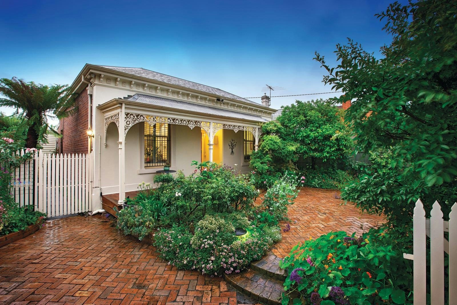 10 Elm Grove, Armadale, VIC