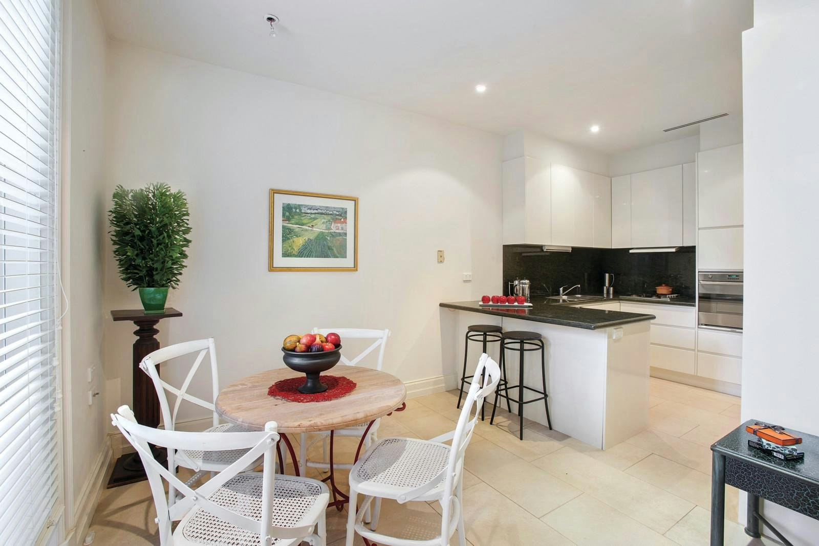 2/6 Mathoura Road, Toorak, VIC