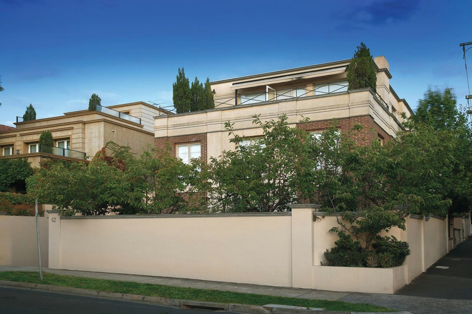 2/6 Mathoura Road, Toorak, VIC