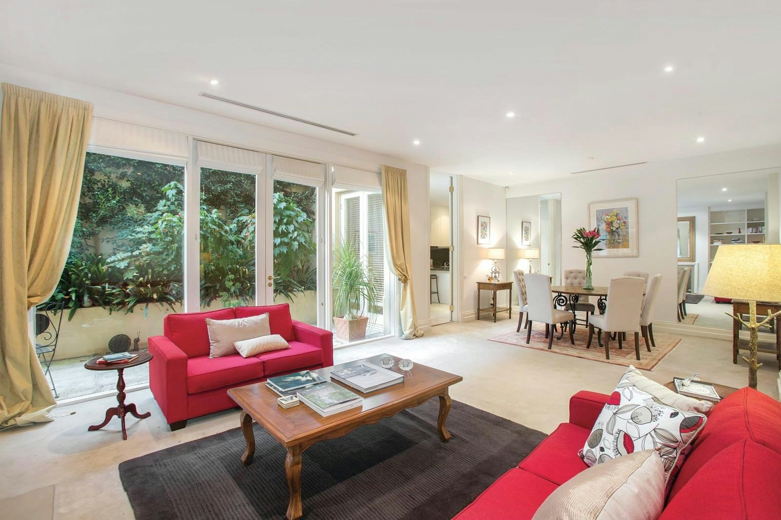 2/6 Mathoura Road, Toorak, VIC