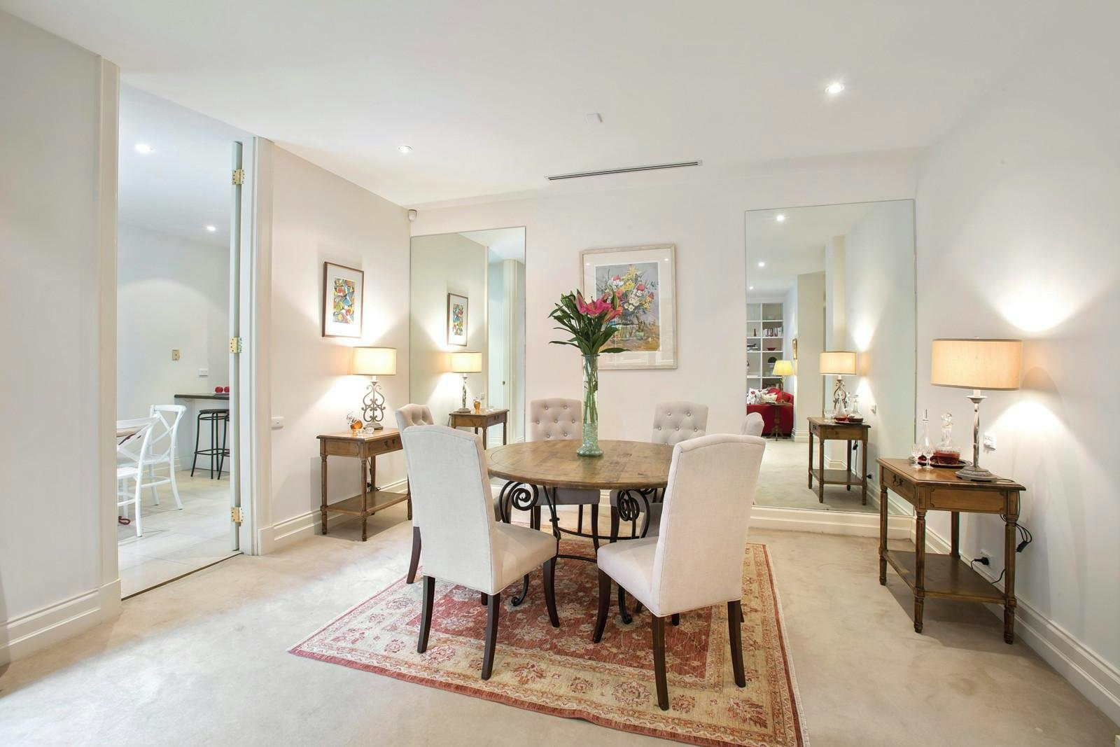 2/6 Mathoura Road, Toorak, VIC