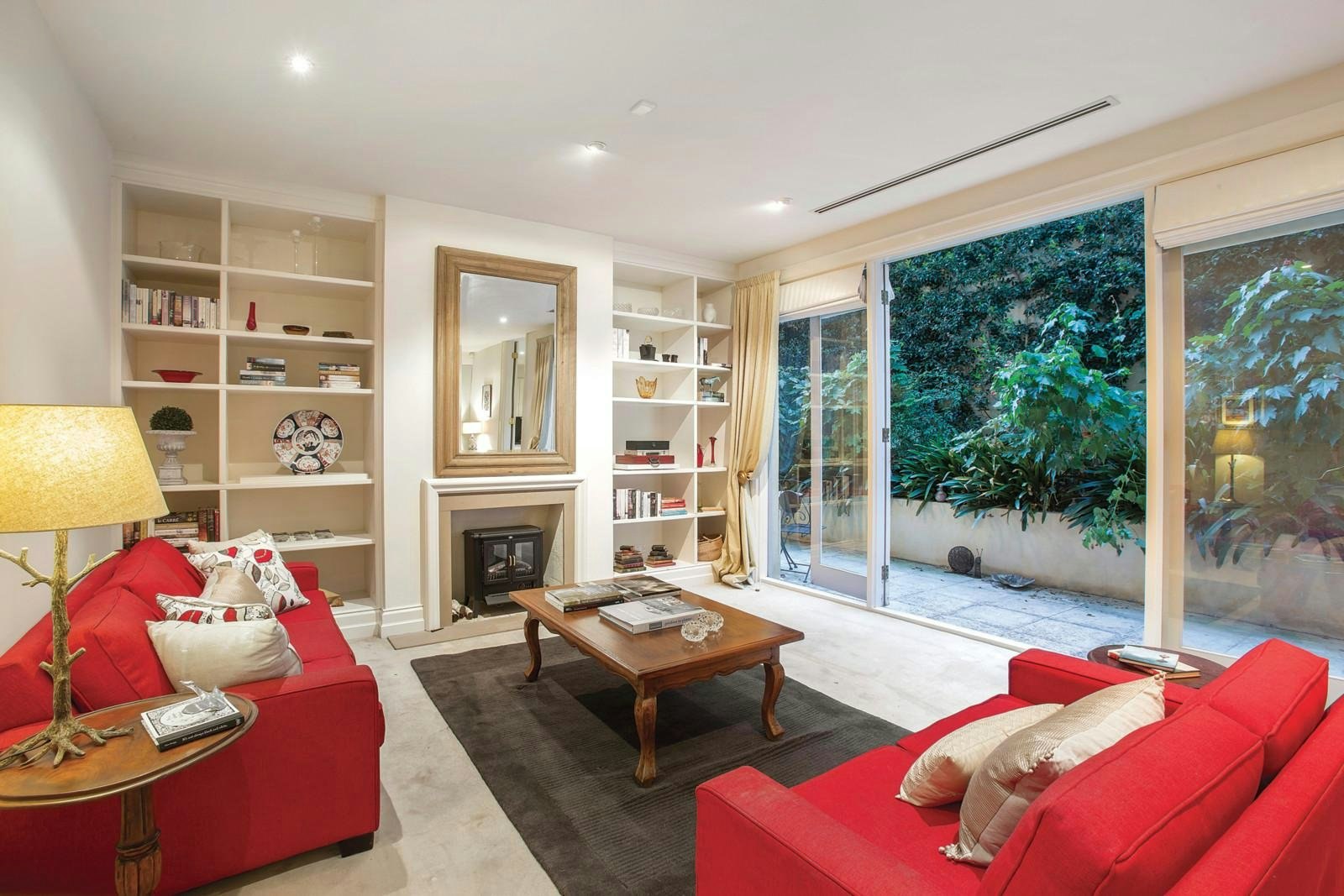 2/6 Mathoura Road, Toorak, VIC