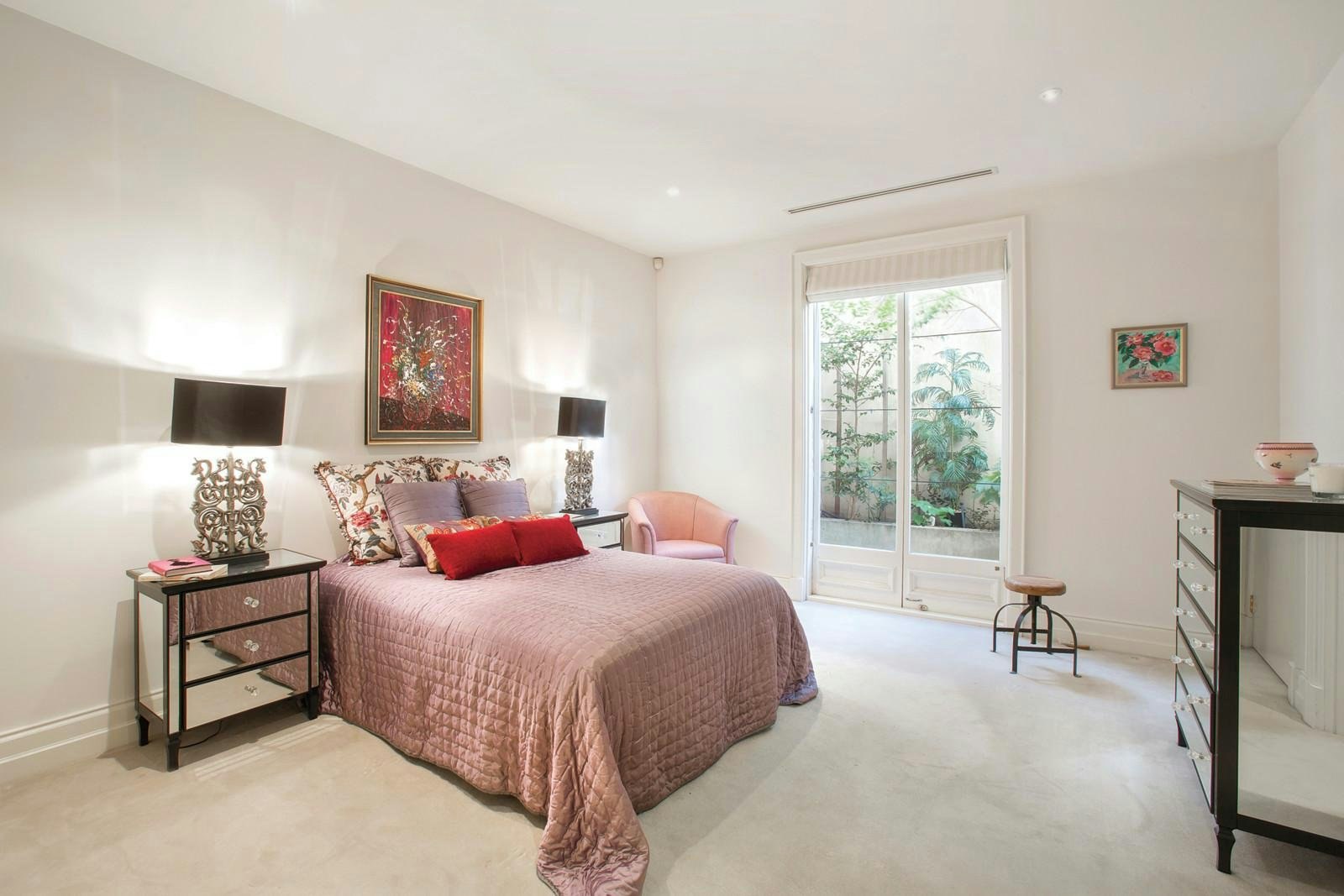 2/6 Mathoura Road, Toorak, VIC