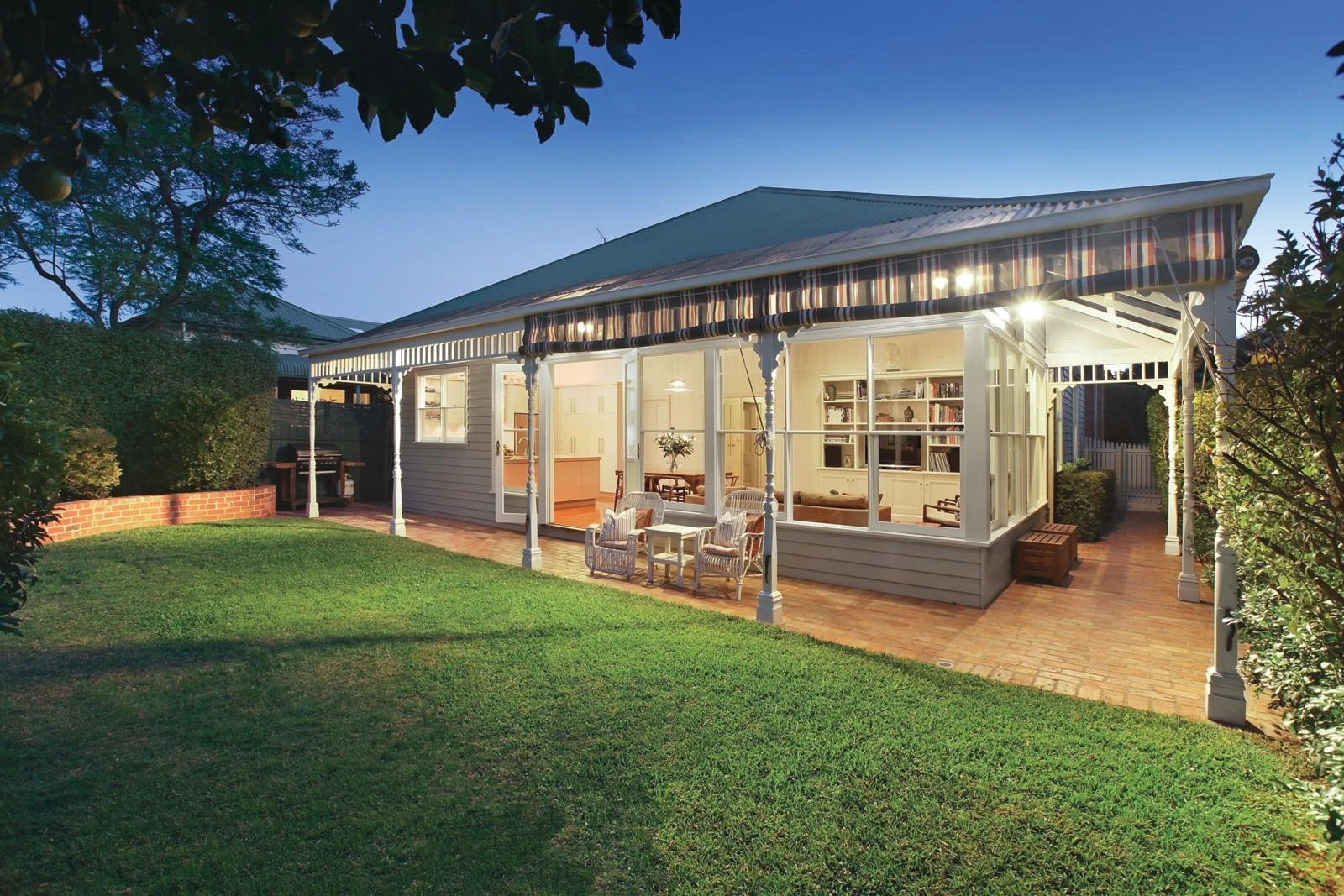 11 Holywood Grove, Carnegie, VIC