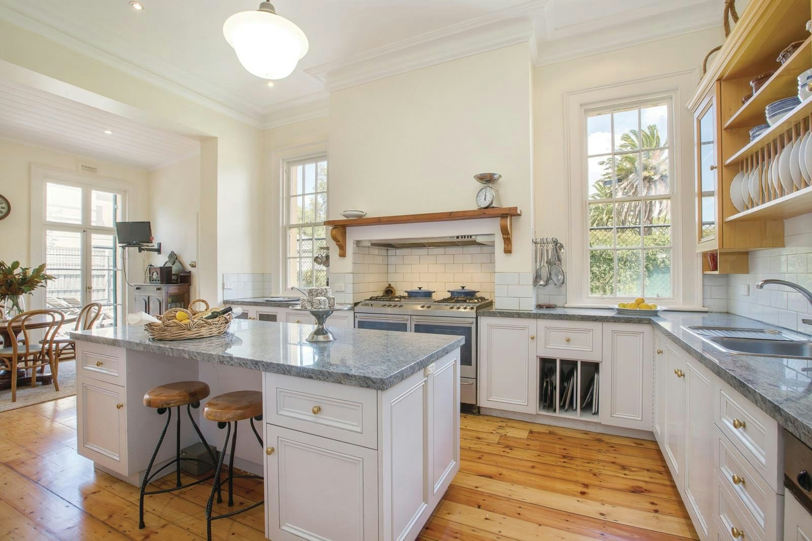 31 Hampden Road, Armadale, VIC