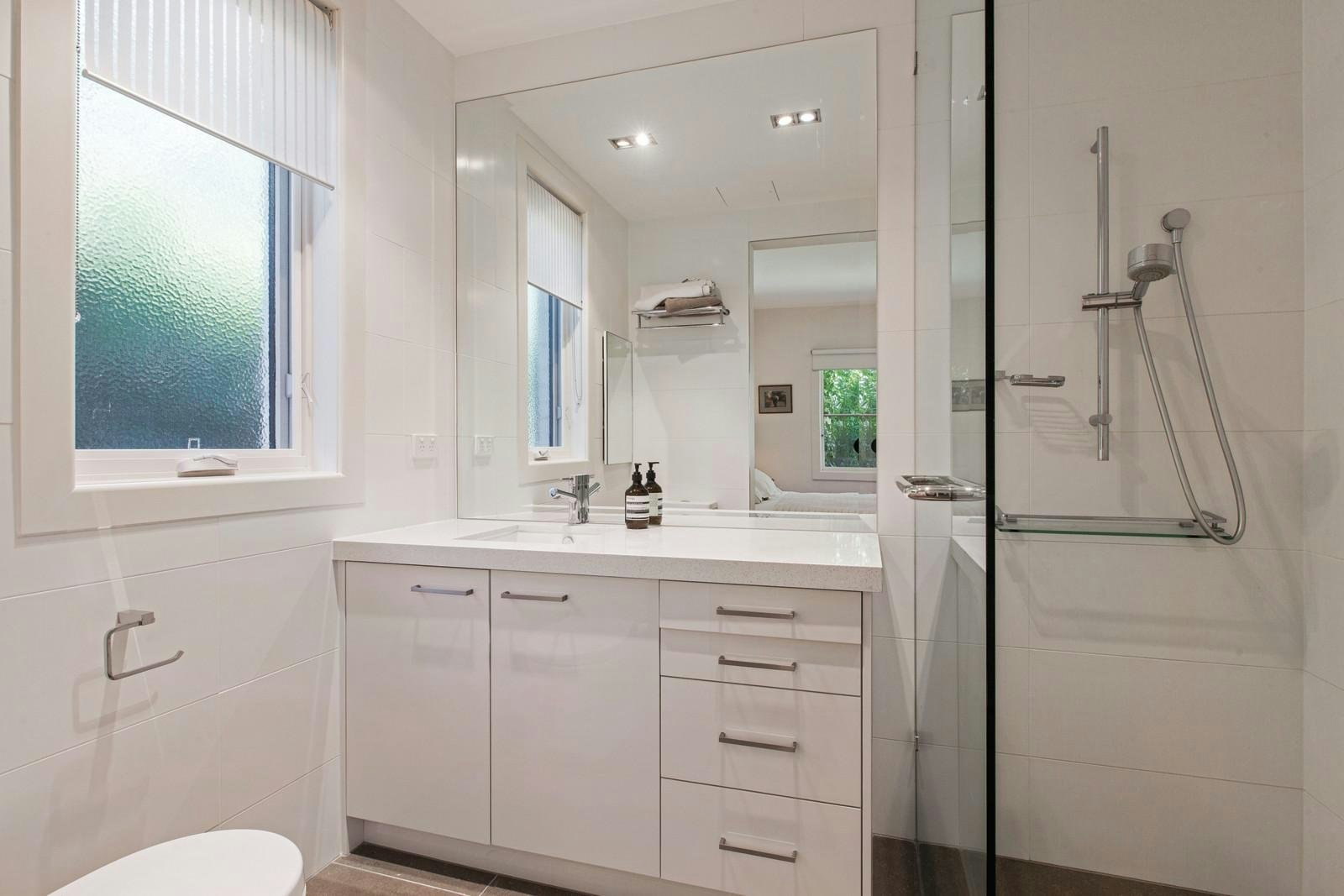 1/7 Iona Avenue, Toorak, VIC